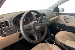 musta Volkswagen Polo 2011 kuva 6.