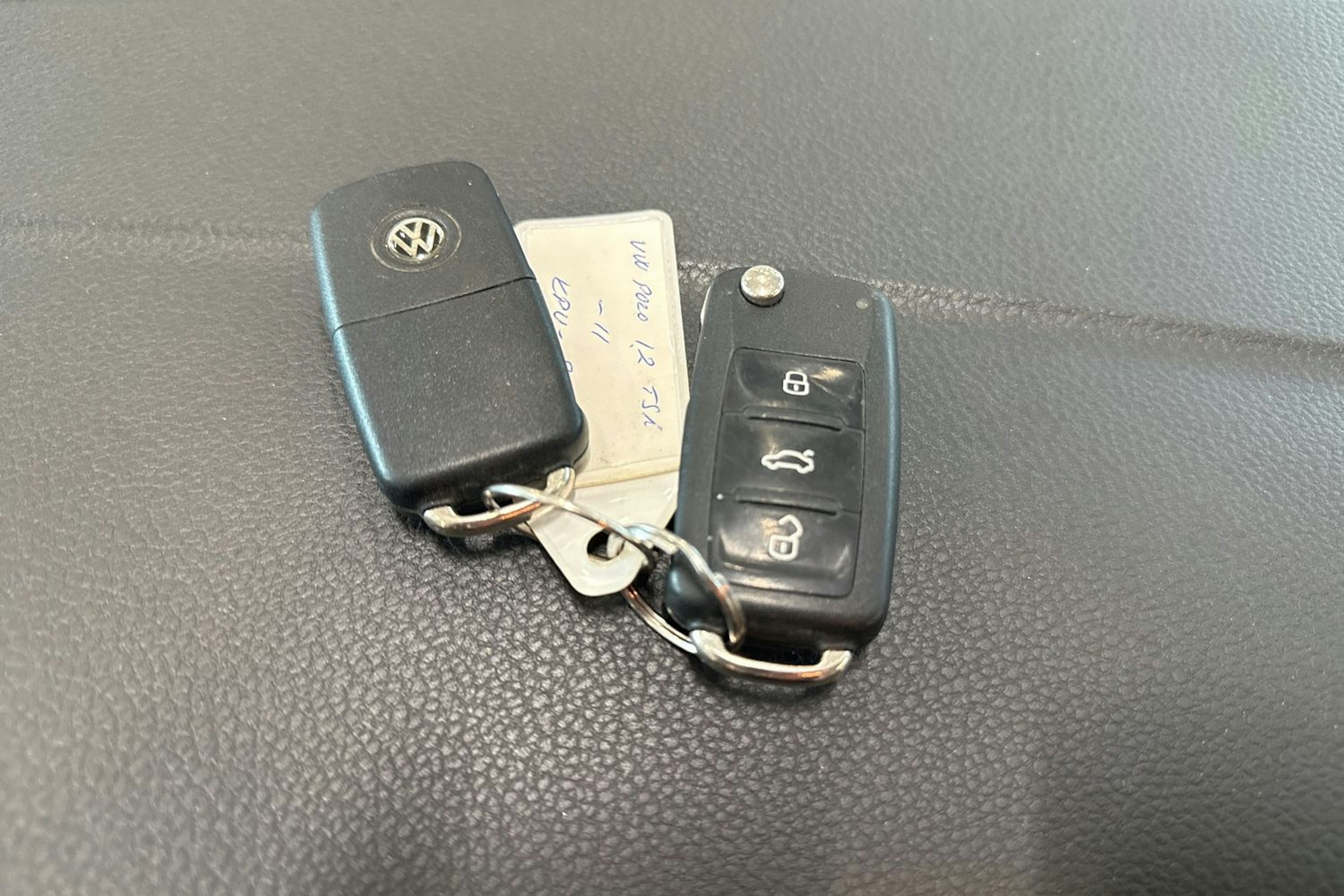 musta Volkswagen Polo 2011 kuva 12.