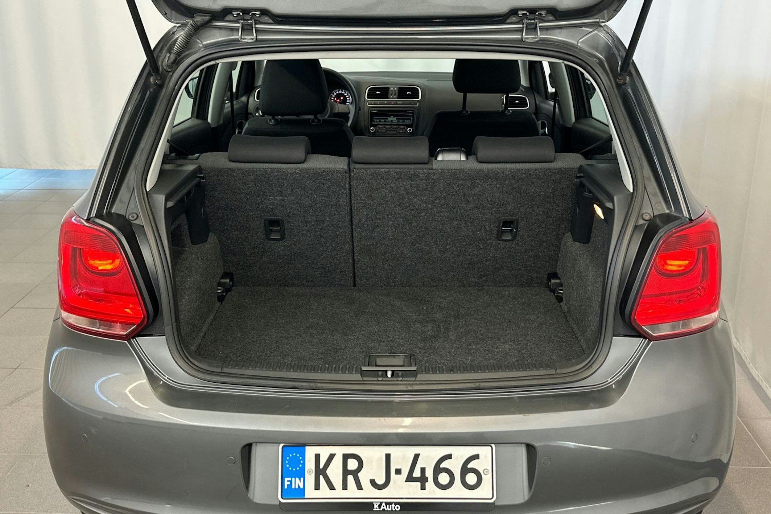 harmaa Volkswagen Polo 2012 kuva 13.
