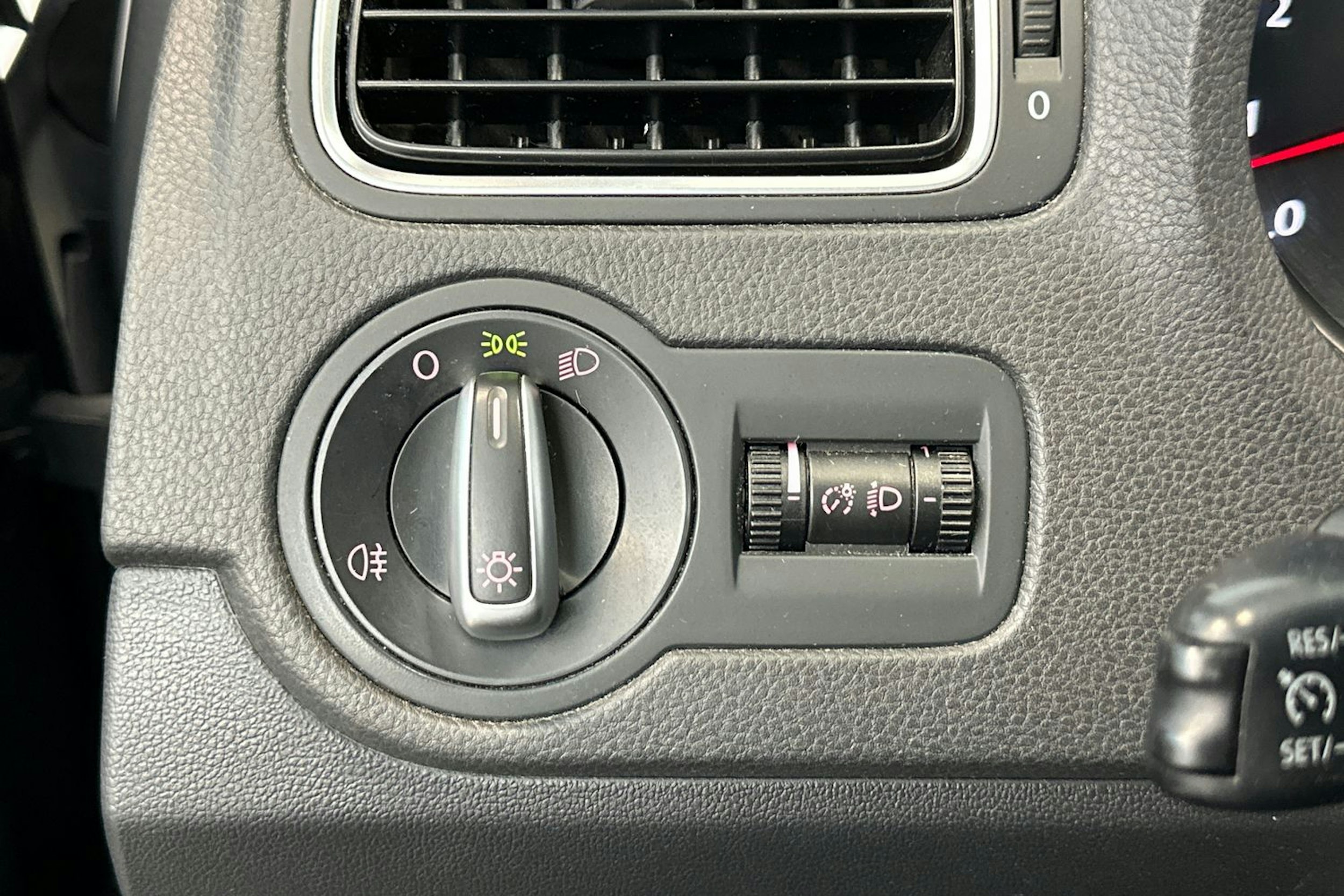 harmaa Volkswagen Polo 2012 kuva 15.