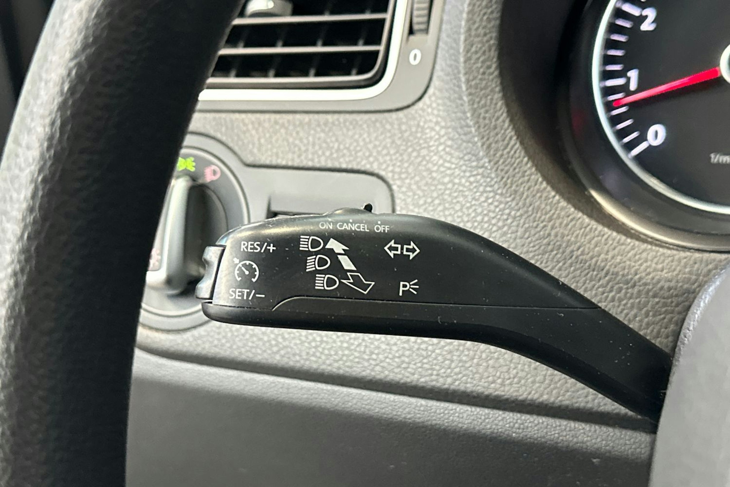 harmaa Volkswagen Polo 2012 kuva 16.