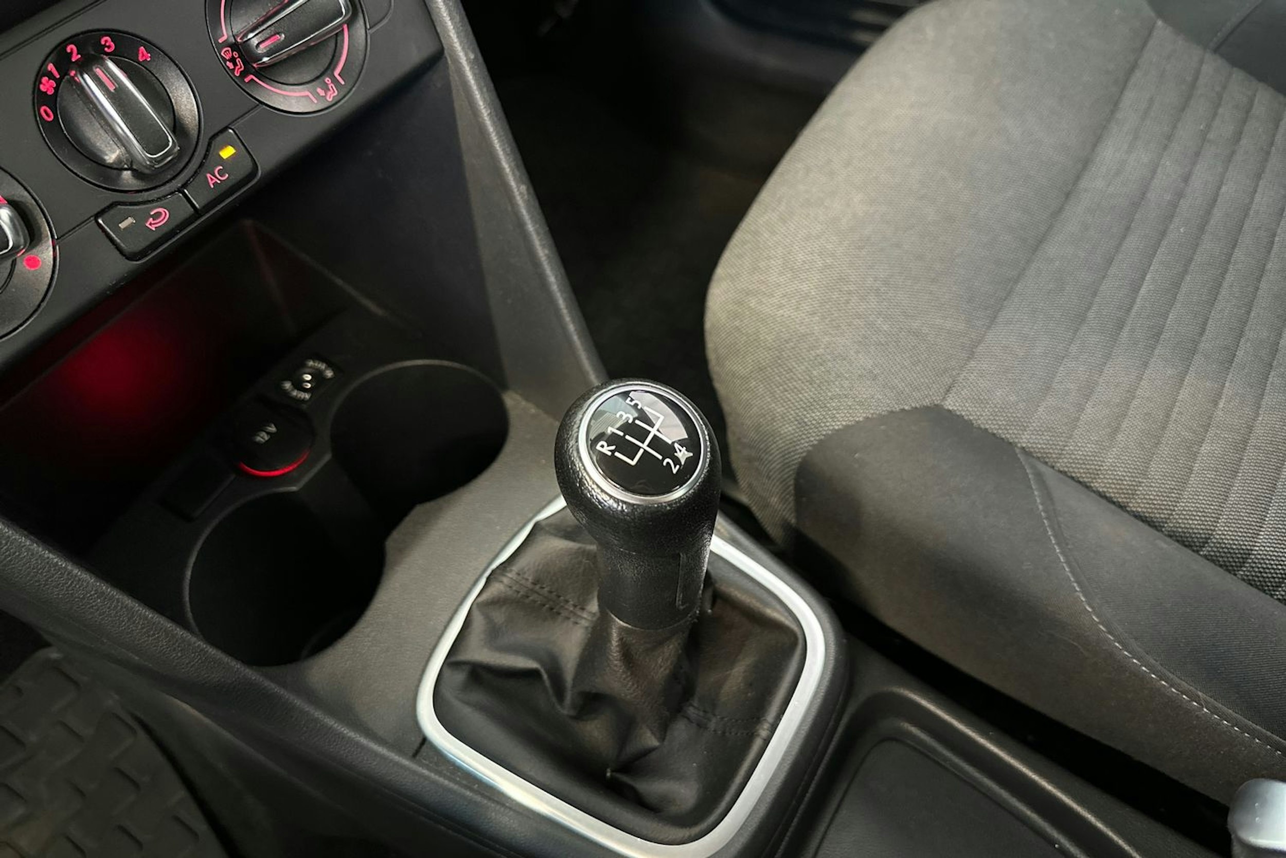harmaa Volkswagen Polo 2012 kuva 18.