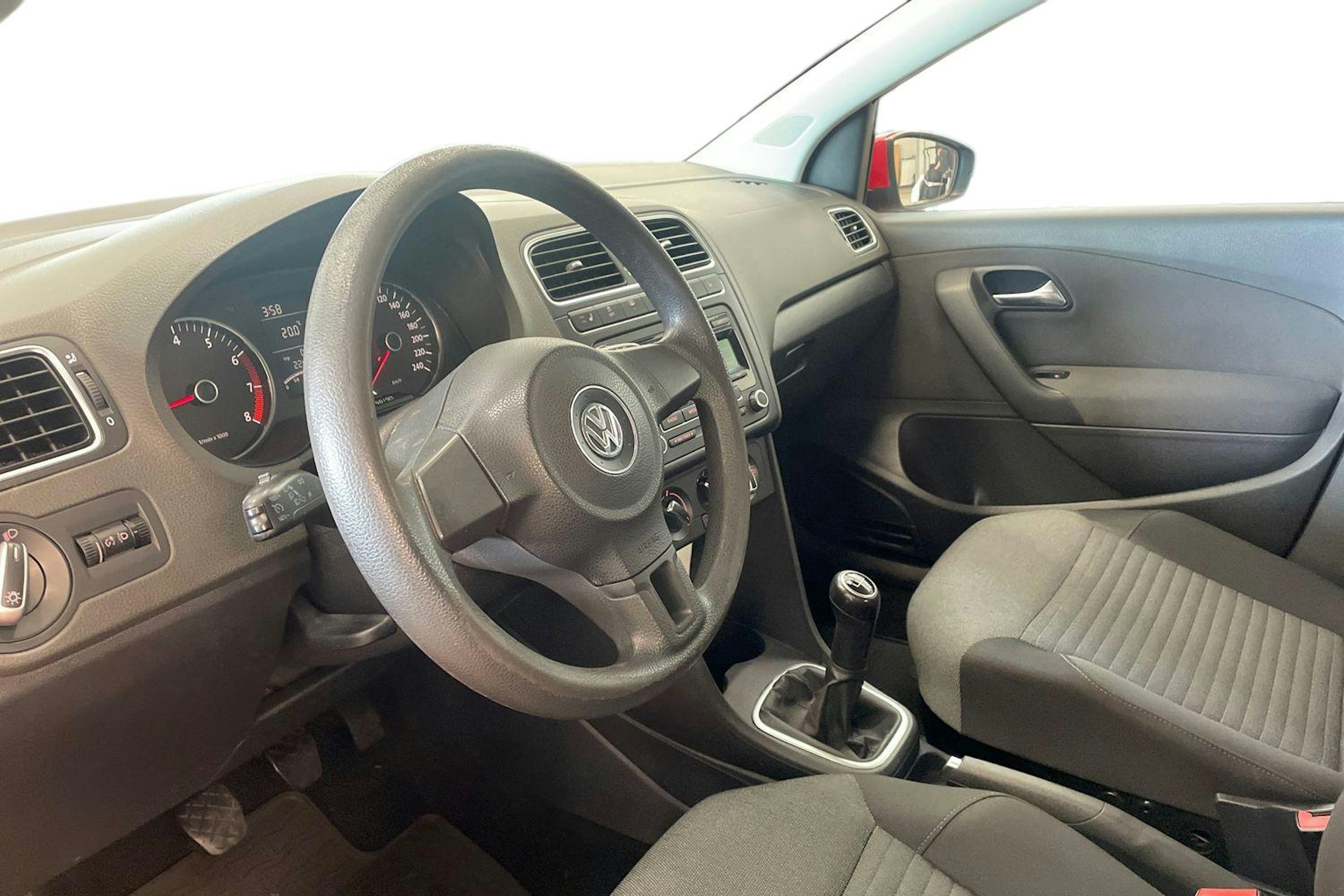 punainen Volkswagen Polo 2011 kuva 6.
