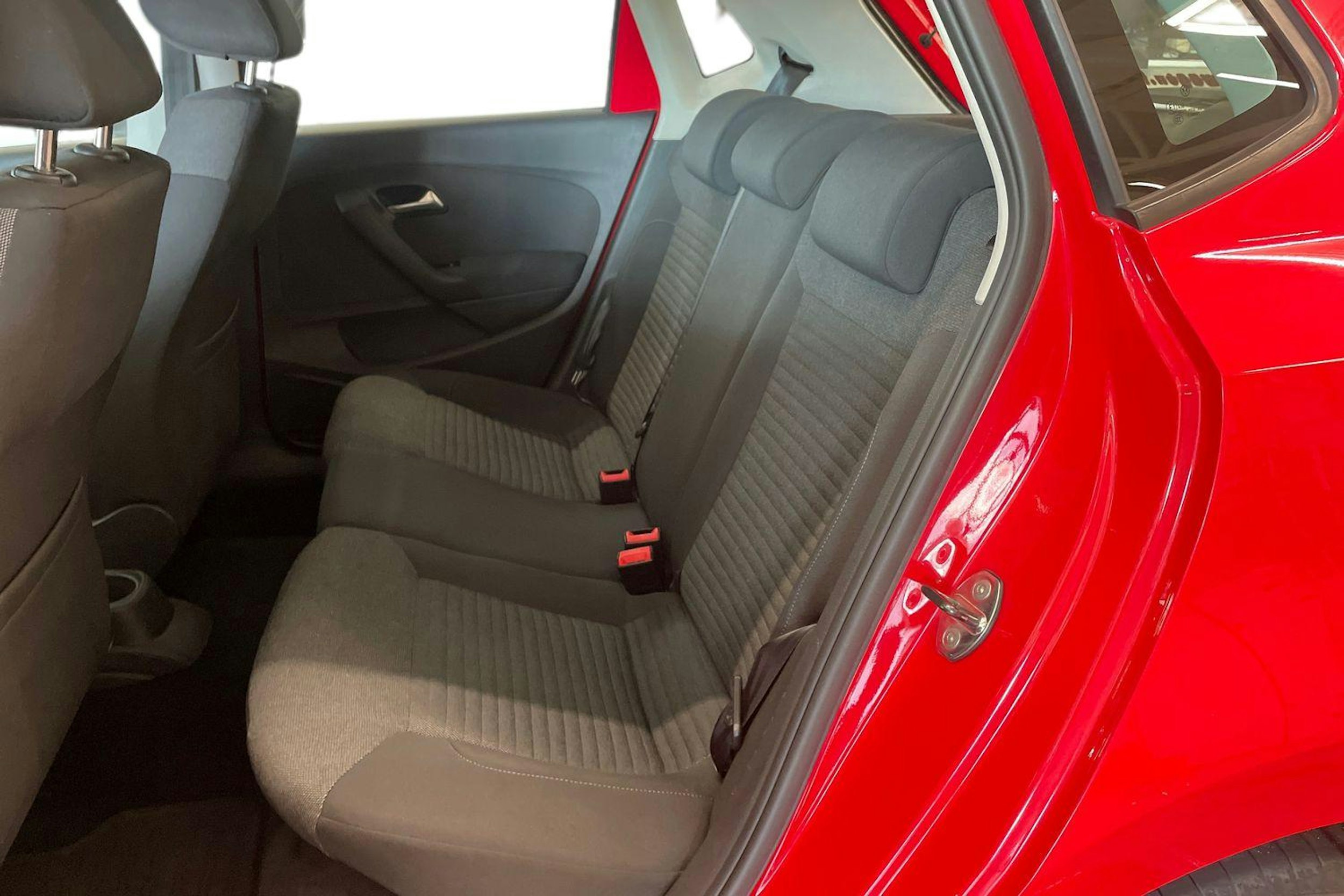 punainen Volkswagen Polo 2011 kuva 8.