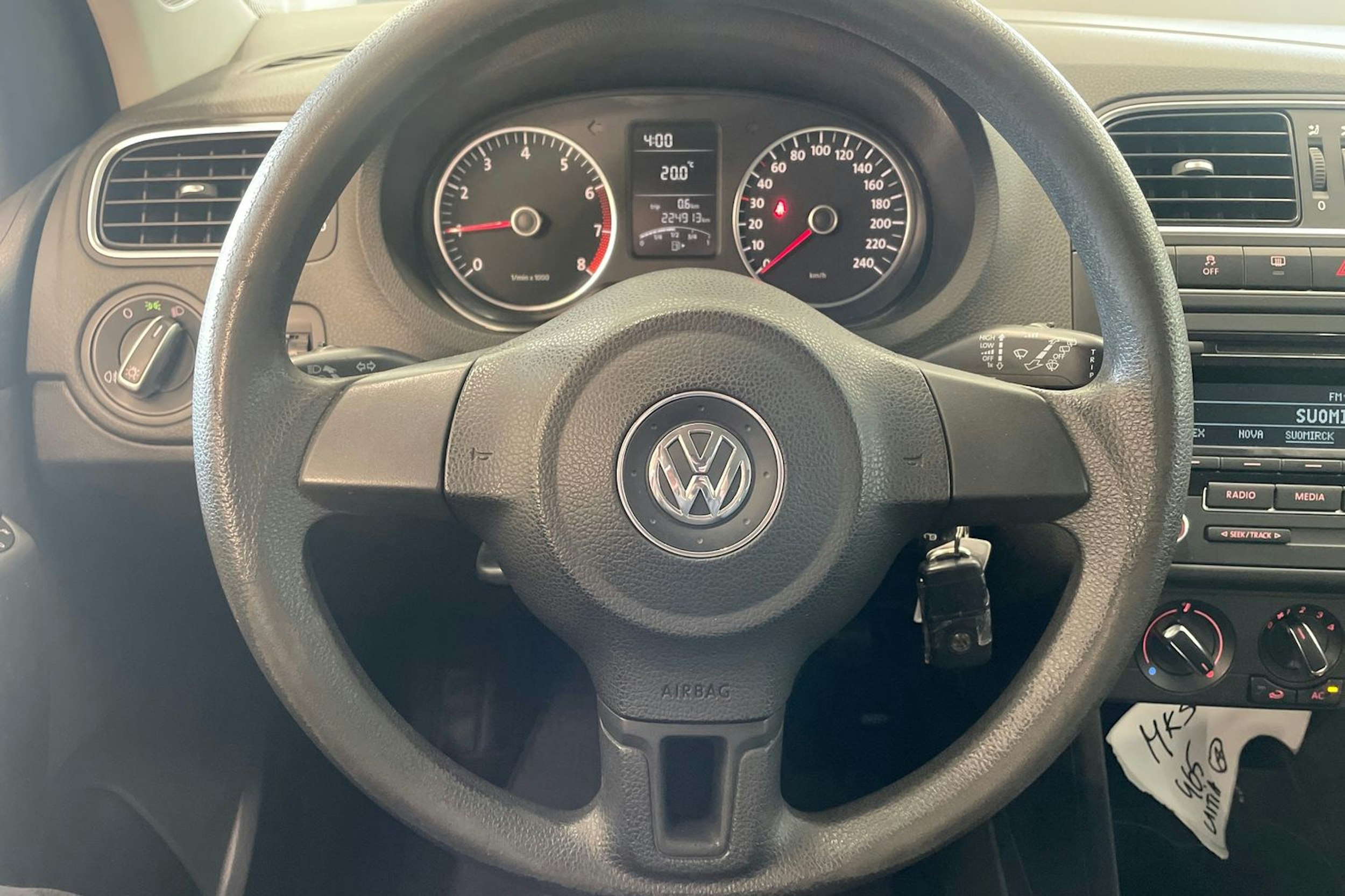 punainen Volkswagen Polo 2011 kuva 12.
