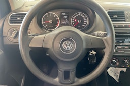 punainen Volkswagen Polo 2011 kuva 12.