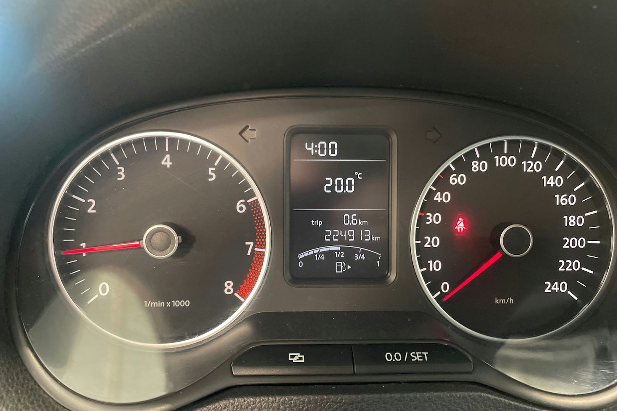 punainen Volkswagen Polo 2011 kuva 14.