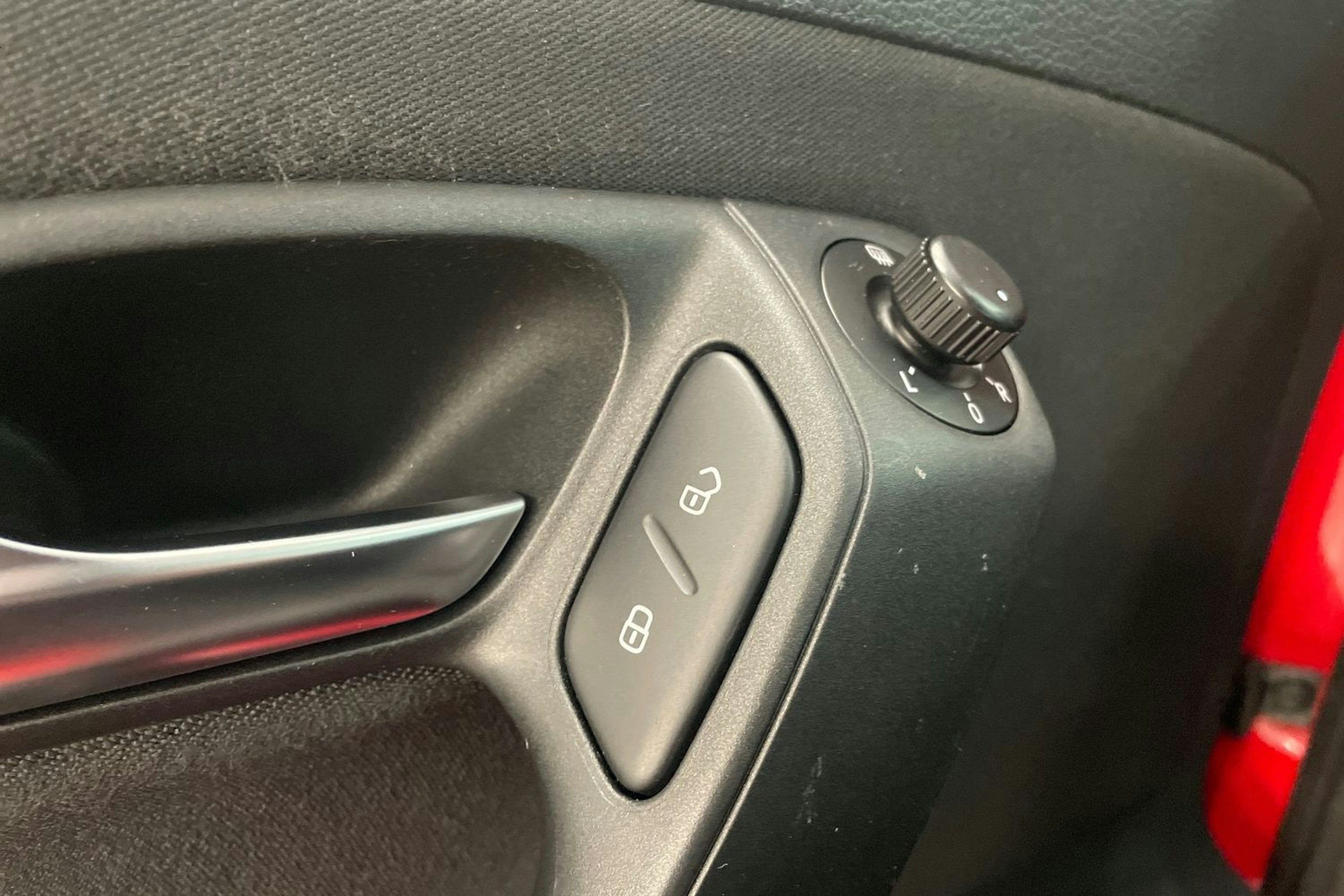 punainen Volkswagen Polo 2011 kuva 20.