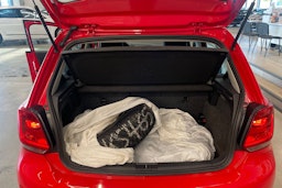 punainen Volkswagen Polo 2011 kuva 21.