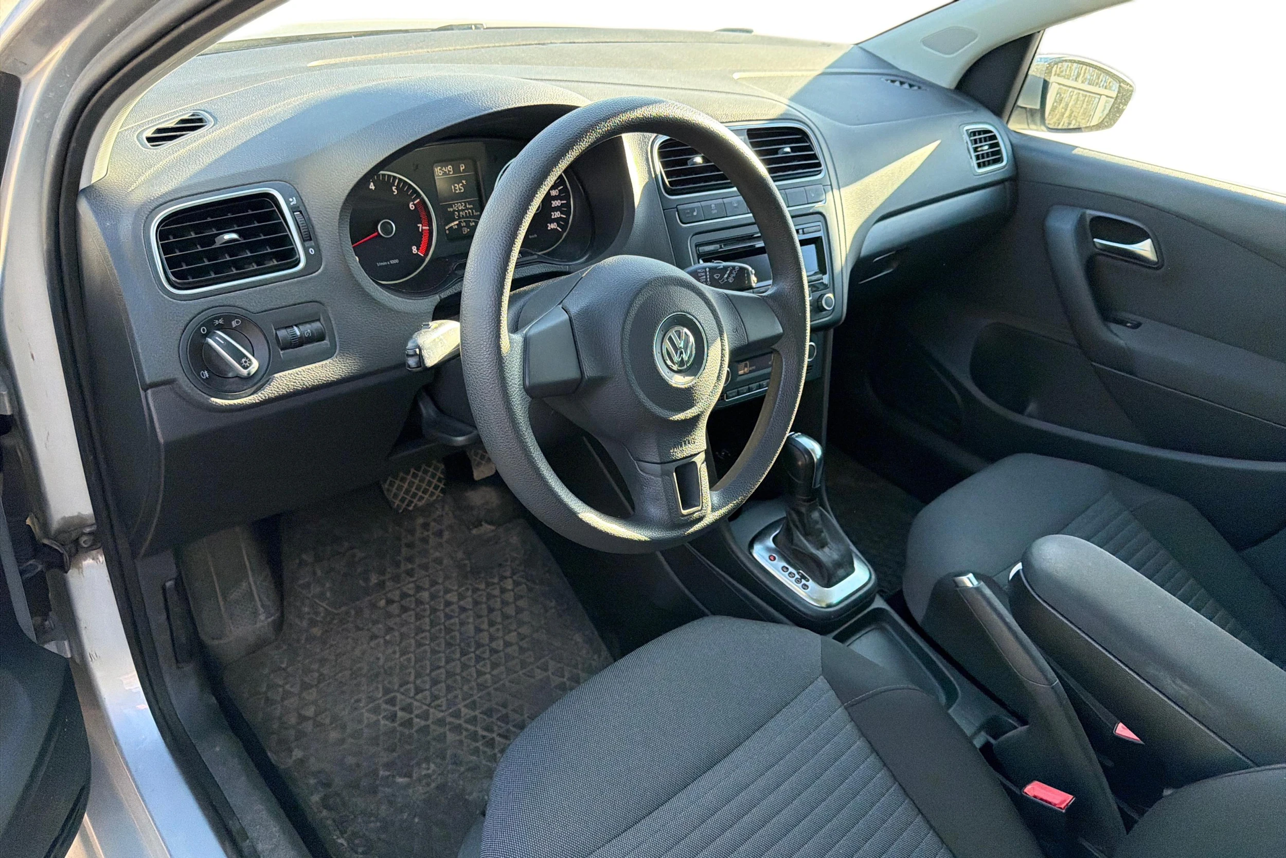 harmaa Volkswagen Polo 2011 kuva 3.