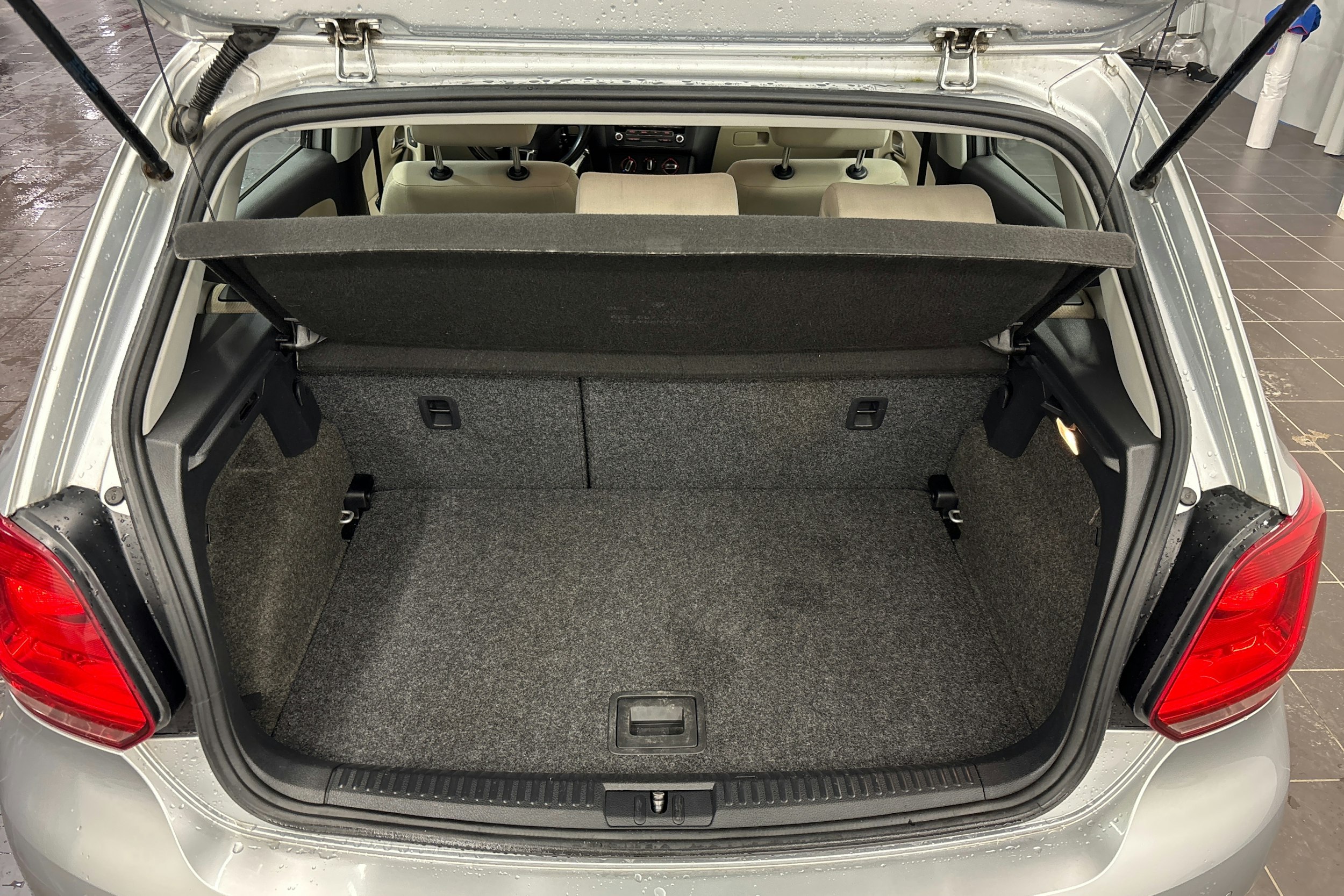 harmaa Volkswagen Polo 2011 kuva 11.