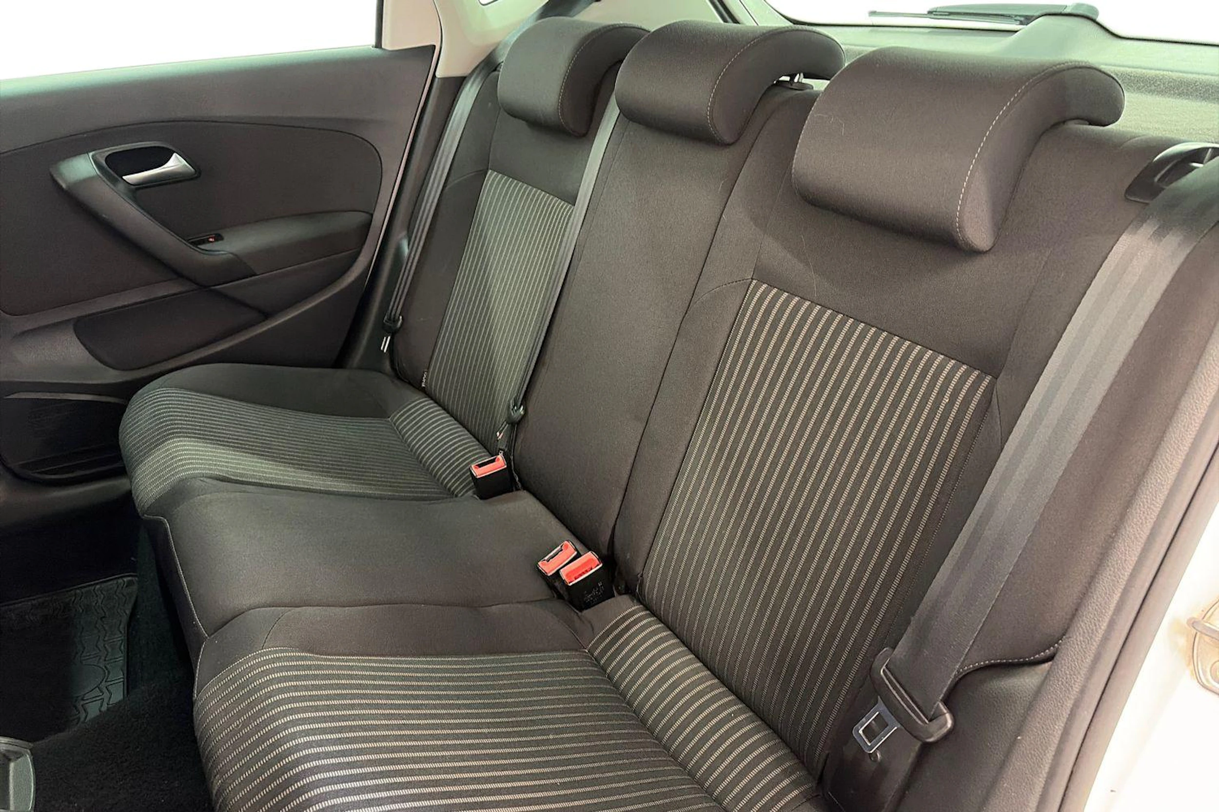 valkoinen Volkswagen Polo 2011 kuva 8.