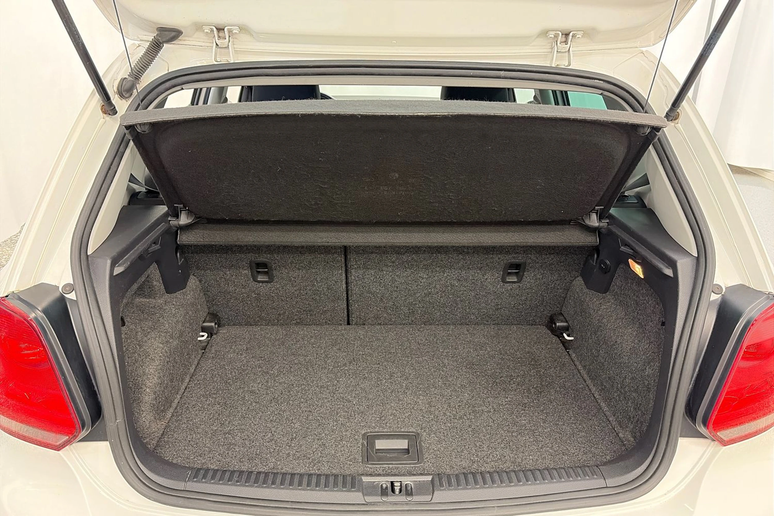 valkoinen Volkswagen Polo 2011 kuva 11.