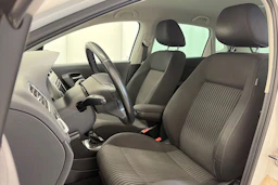 valkoinen Volkswagen Polo 2011 kuva 12.