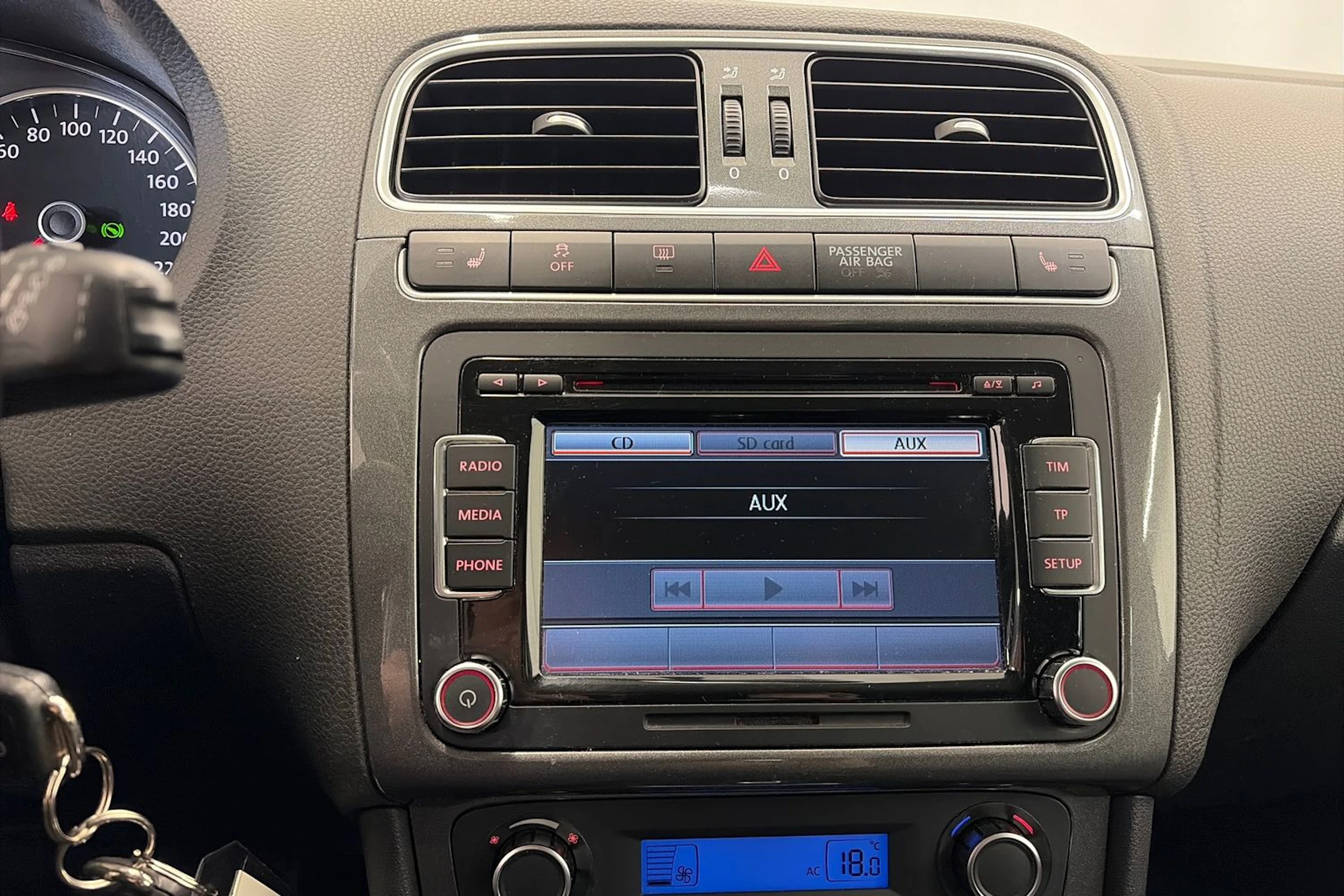 valkoinen Volkswagen Polo 2011 kuva 15.