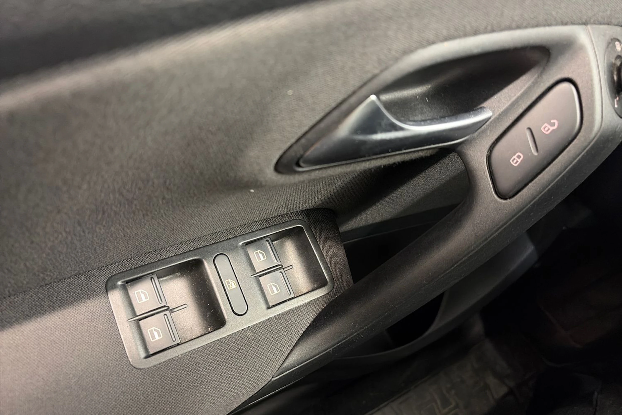 valkoinen Volkswagen Polo 2011 kuva 18.