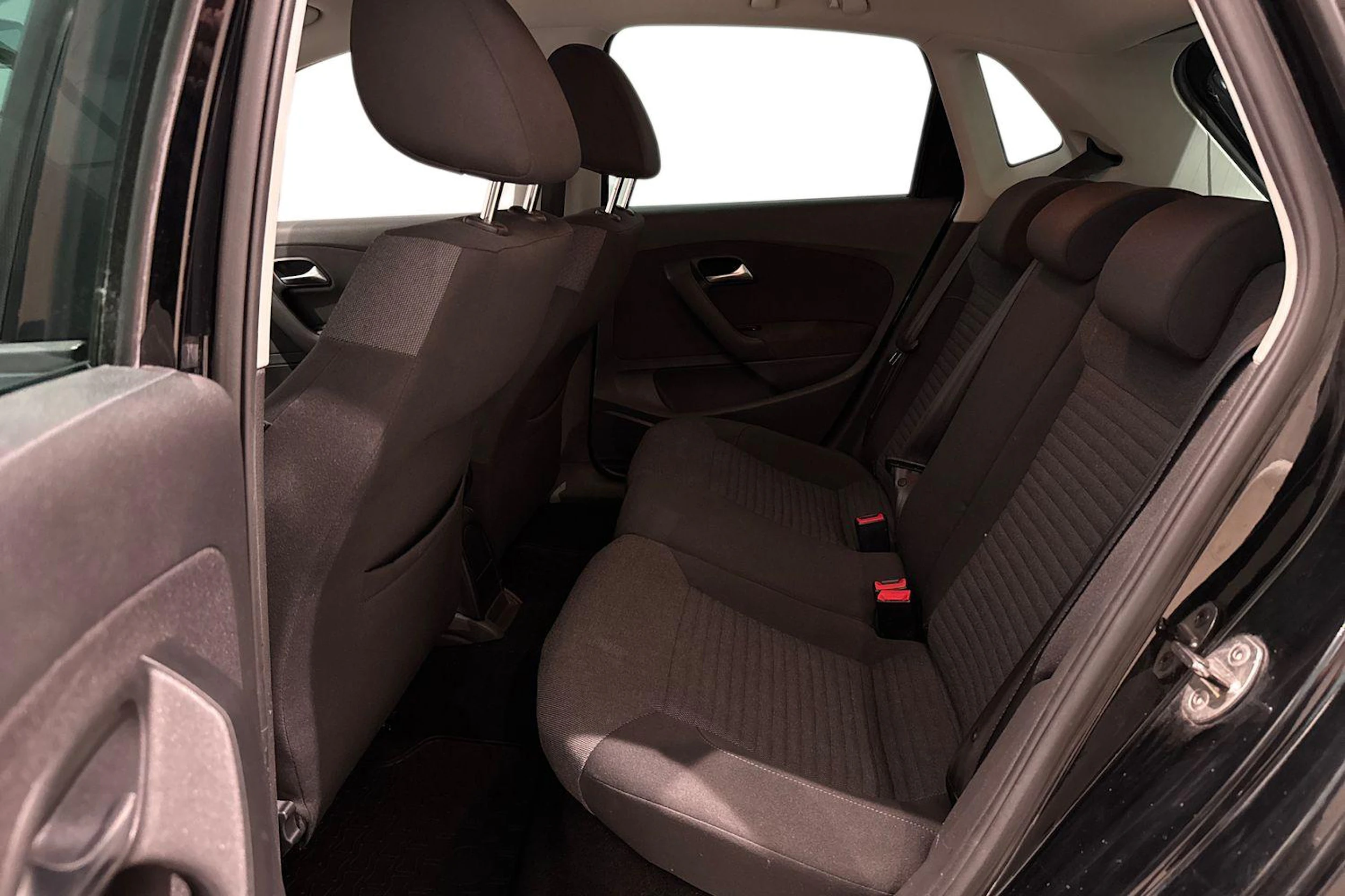musta Volkswagen Polo 2011 kuva 8.