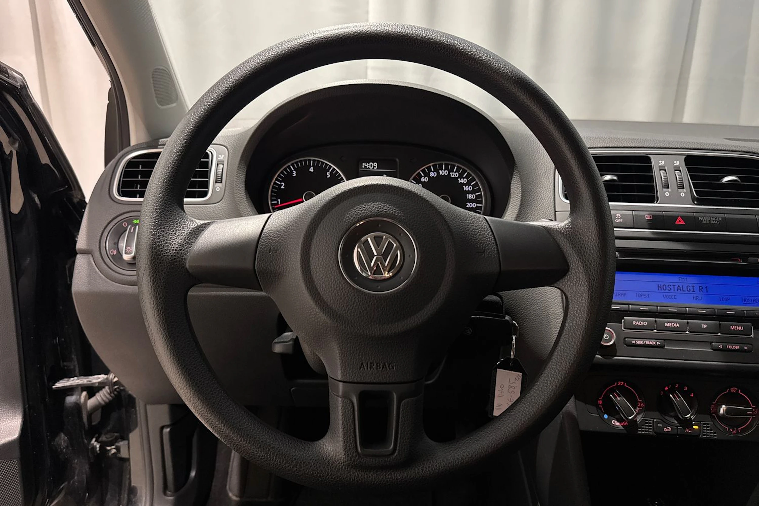 musta Volkswagen Polo 2011 kuva 14.