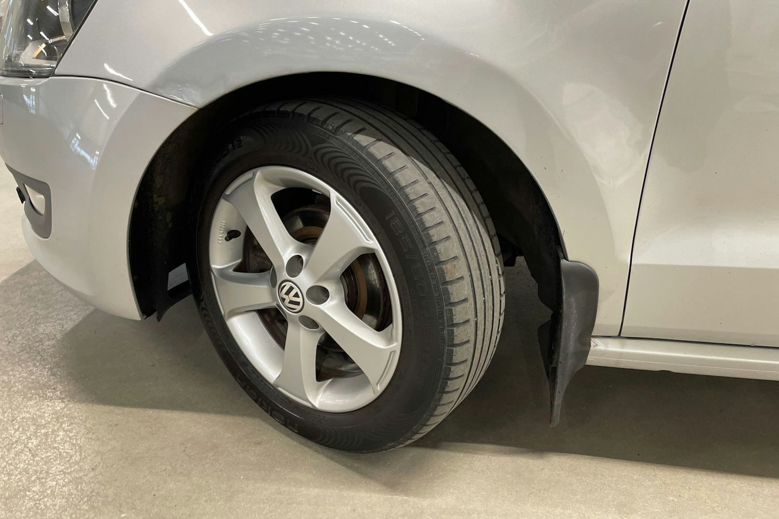 harmaa Volkswagen Polo 2011 kuva 13.