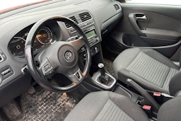 punainen Volkswagen Polo 2011 kuva 3.