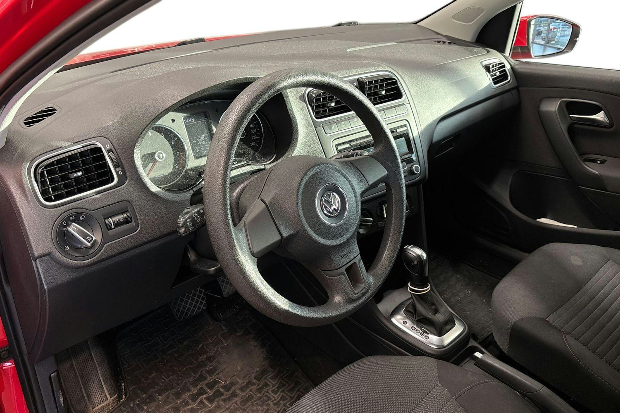 punainen Volkswagen Polo 2012 kuva 3.