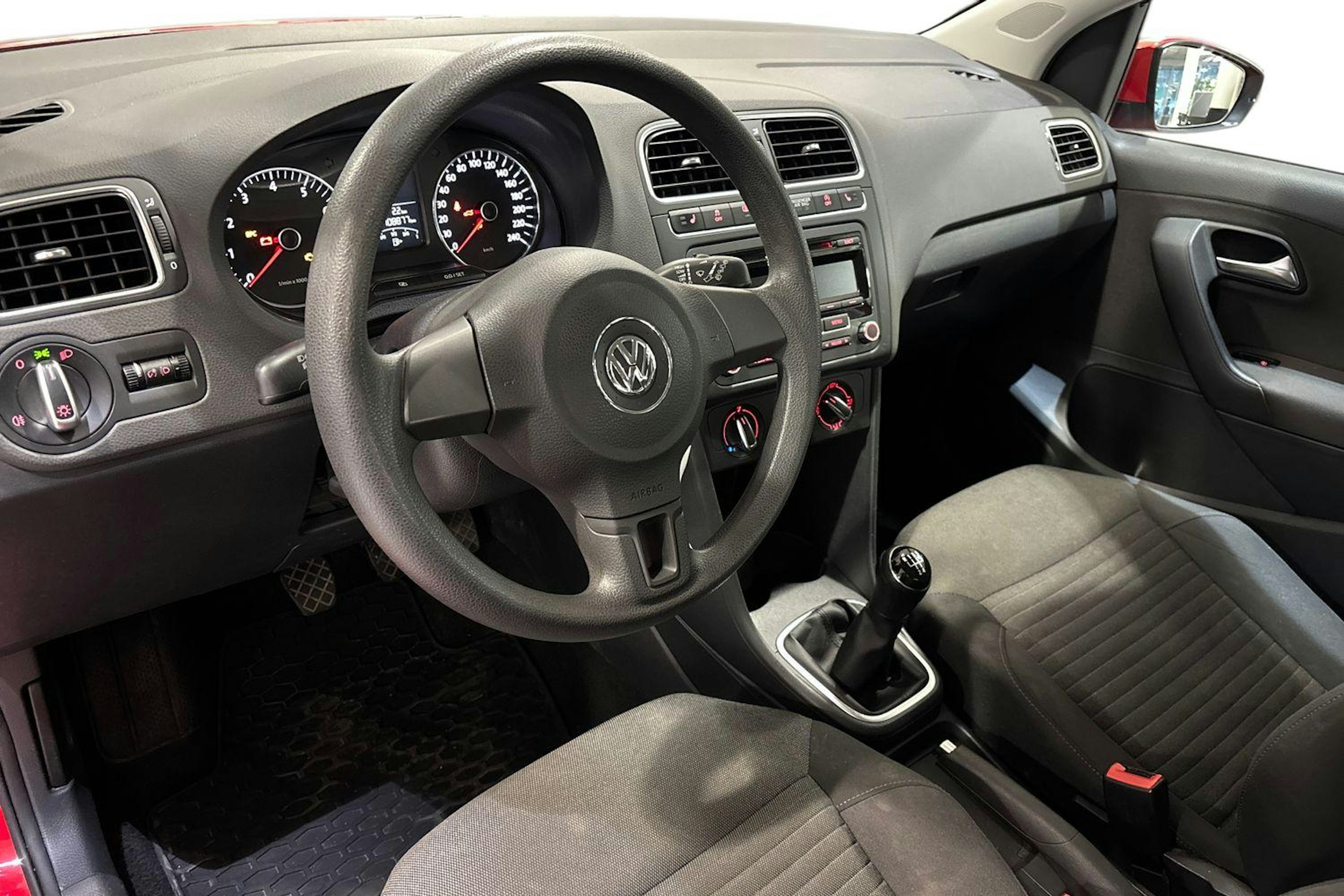 punainen Volkswagen Polo 2013 kuva 7.