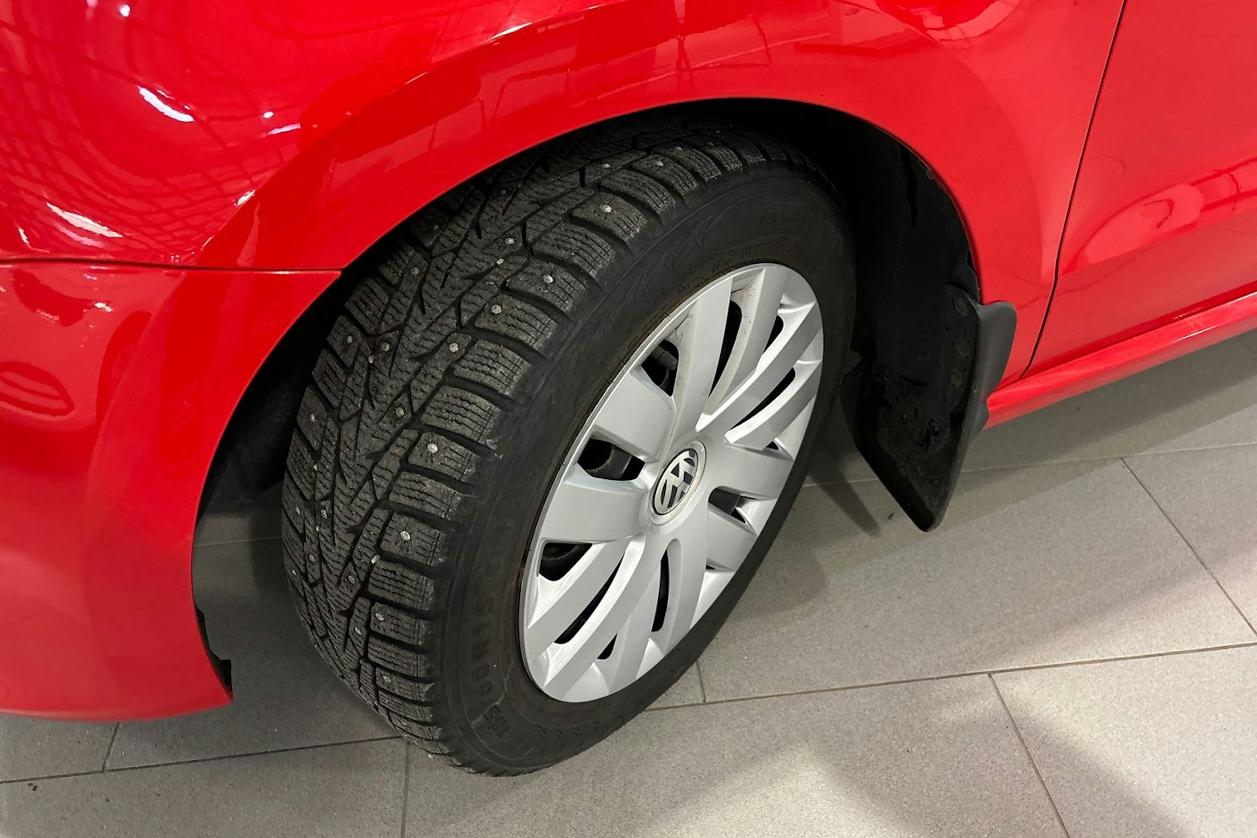 punainen Volkswagen Polo 2013 kuva 13.