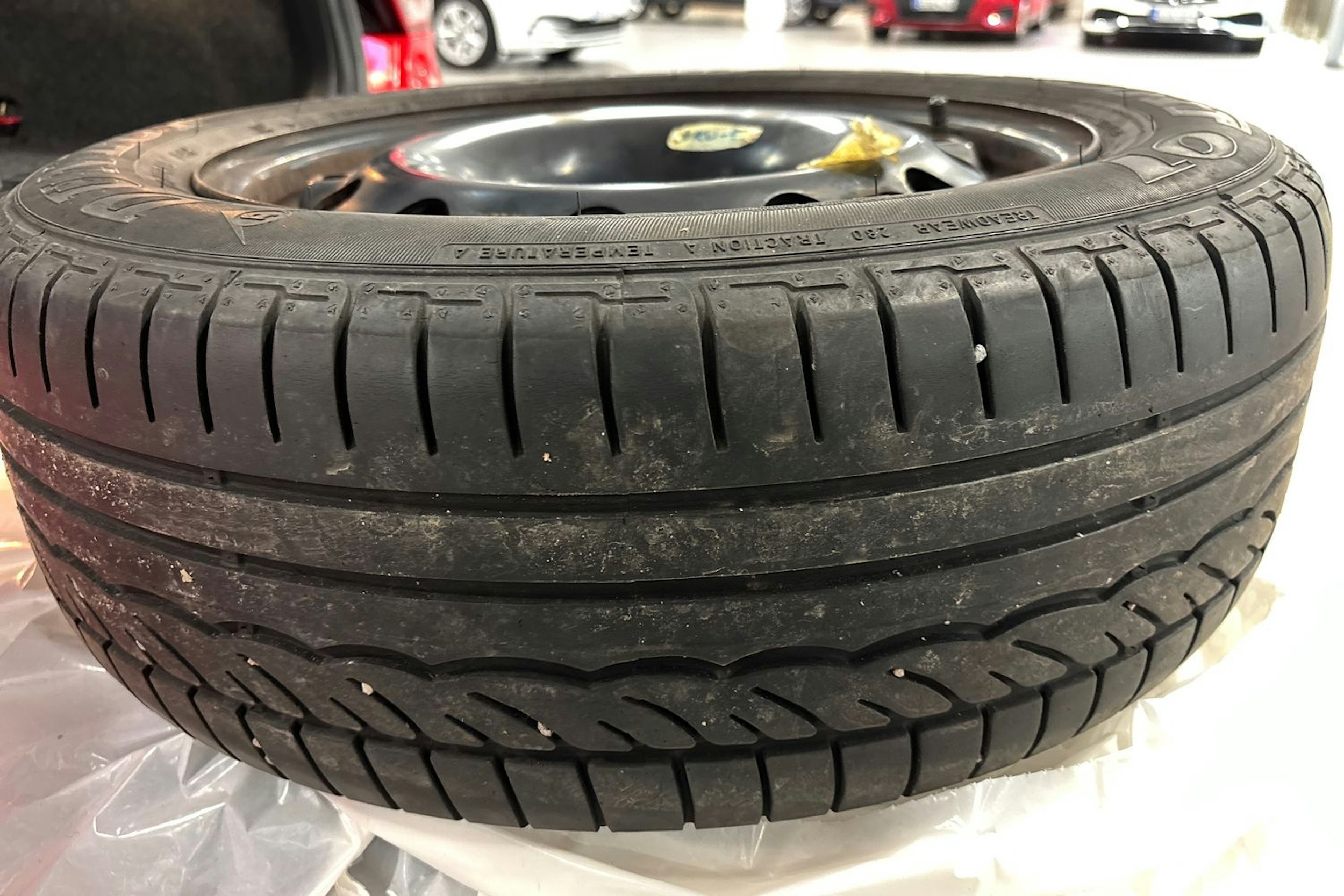 punainen Volkswagen Polo 2013 kuva 14.