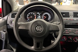 punainen Volkswagen Polo 2013 kuva 17.