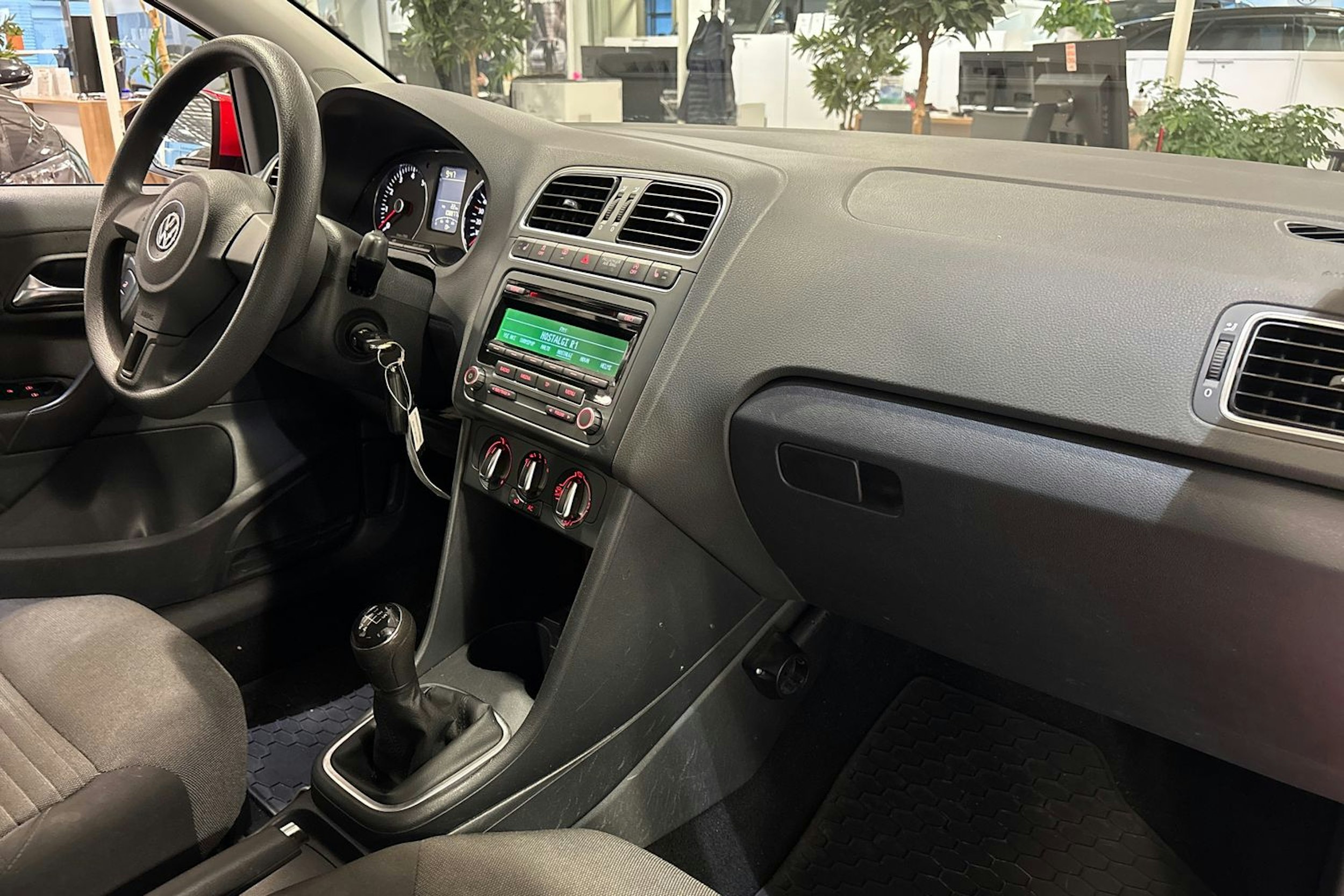 punainen Volkswagen Polo 2013 kuva 21.