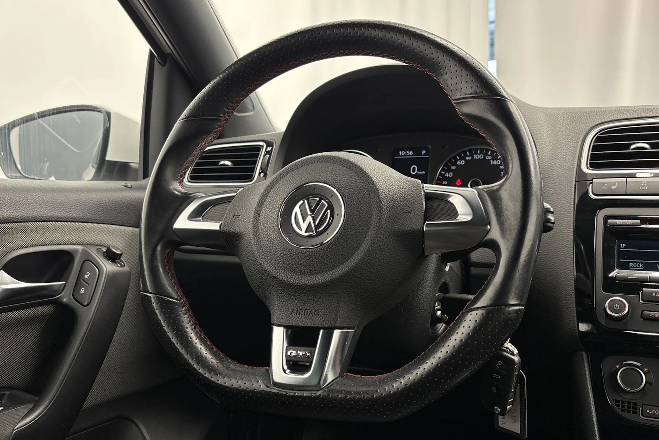 valkoinen Volkswagen Polo 2012 kuva 12.