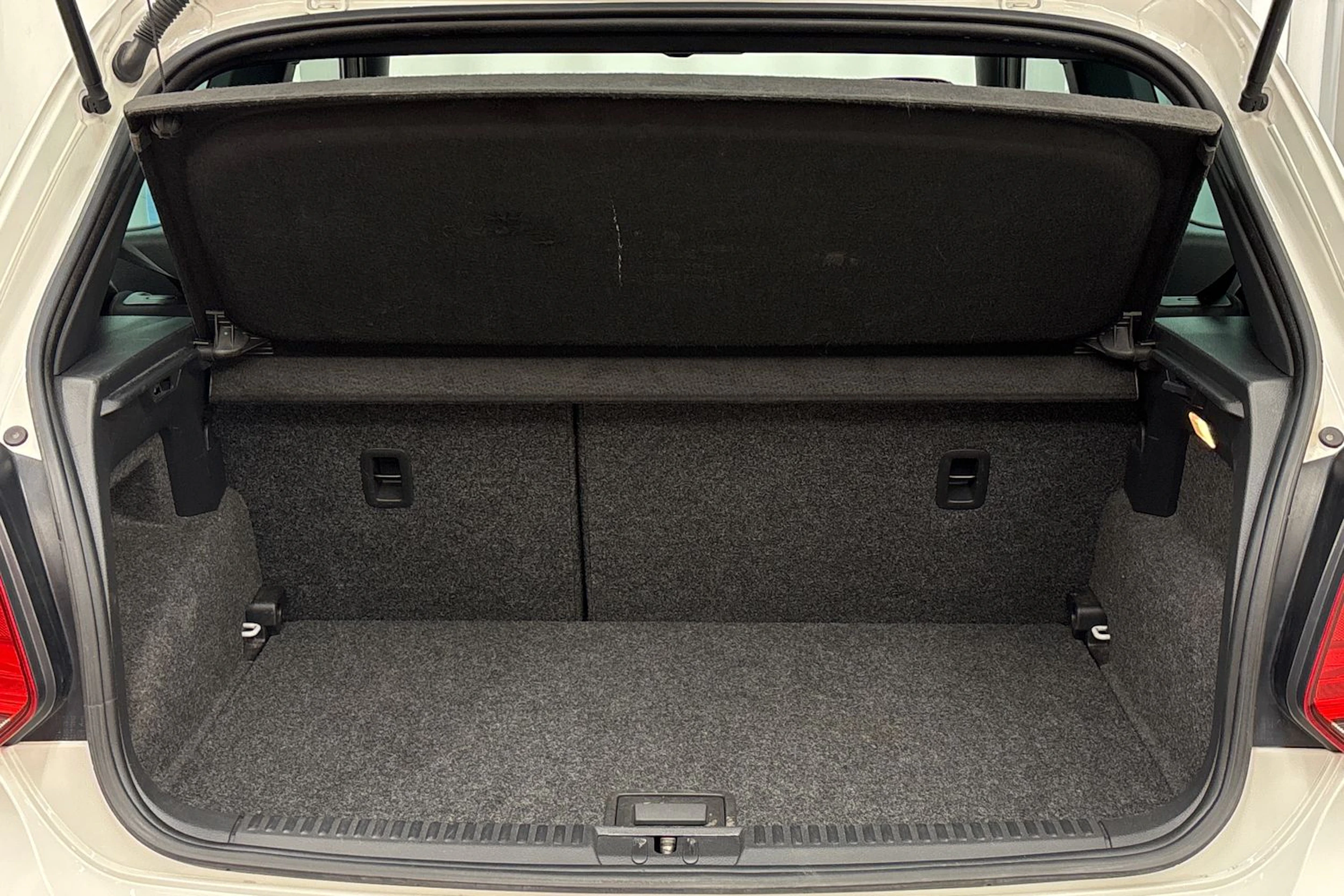 valkoinen Volkswagen Polo 2012 kuva 17.