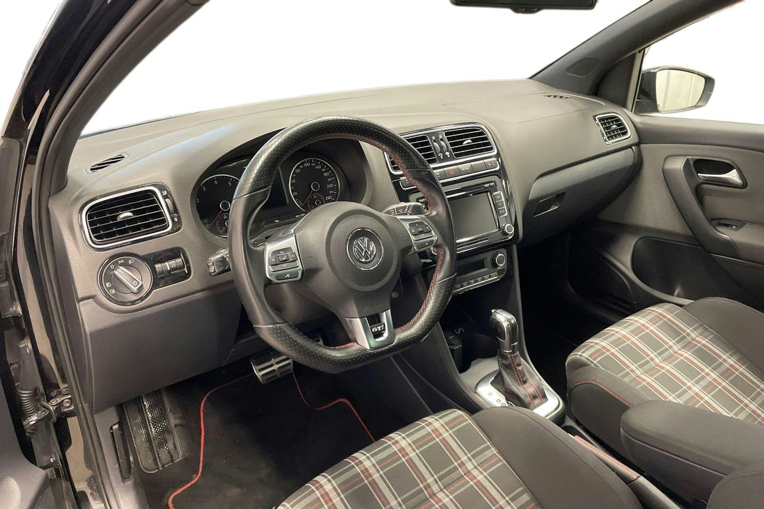 Musta Volkswagen POLO 2012 kuva 7.