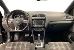 Musta Volkswagen POLO 2012 kuva 9.