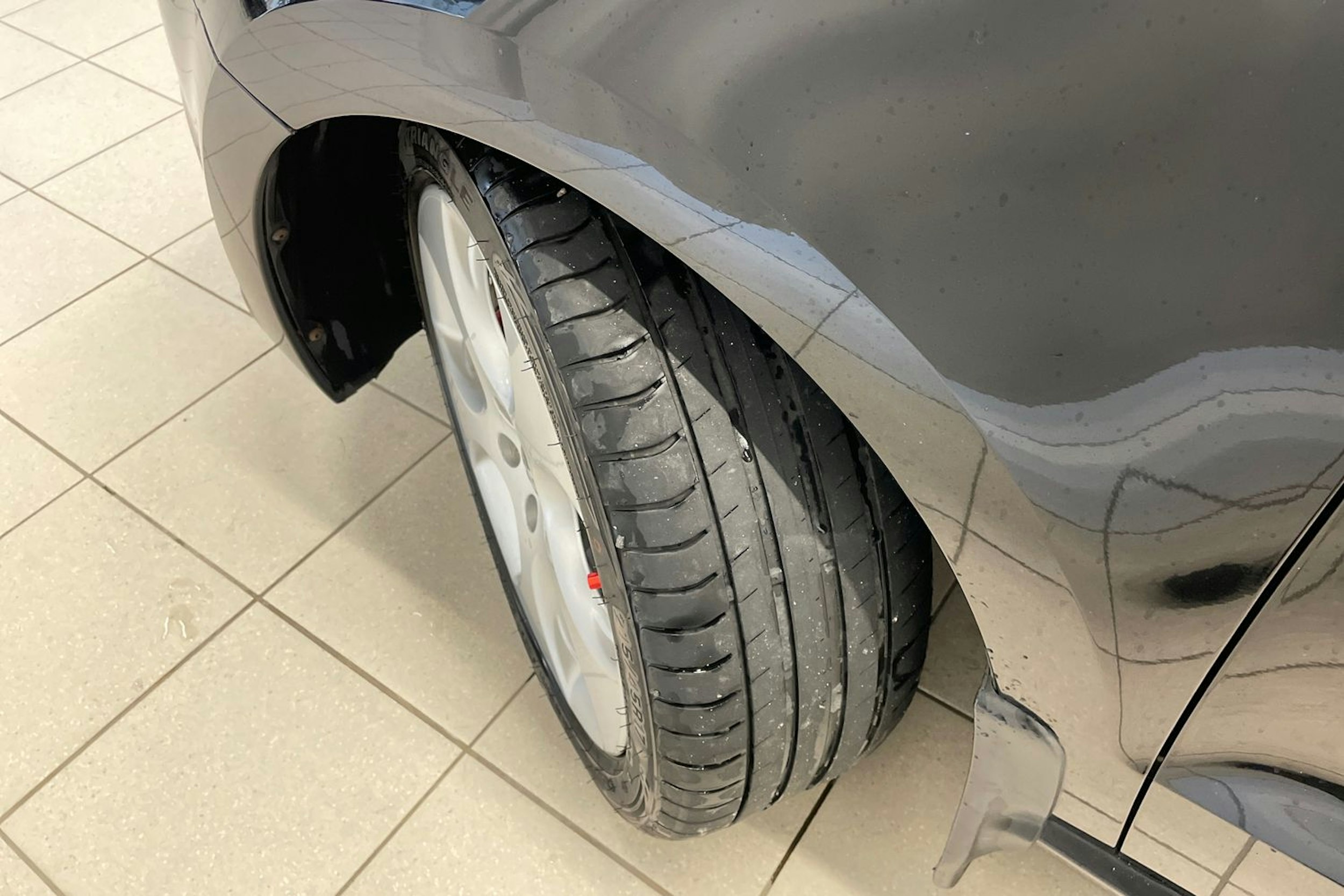 Musta Volkswagen POLO 2012 kuva 13.