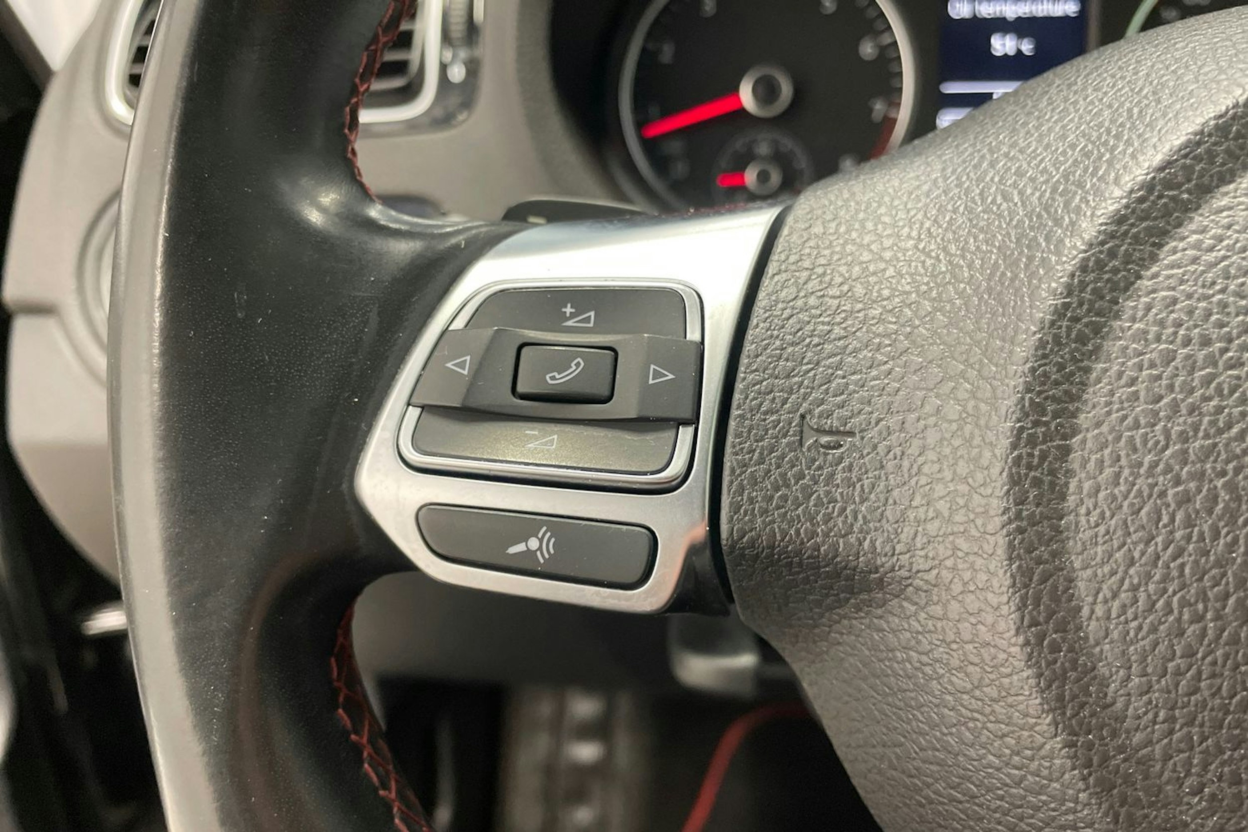 Musta Volkswagen POLO 2012 kuva 16.