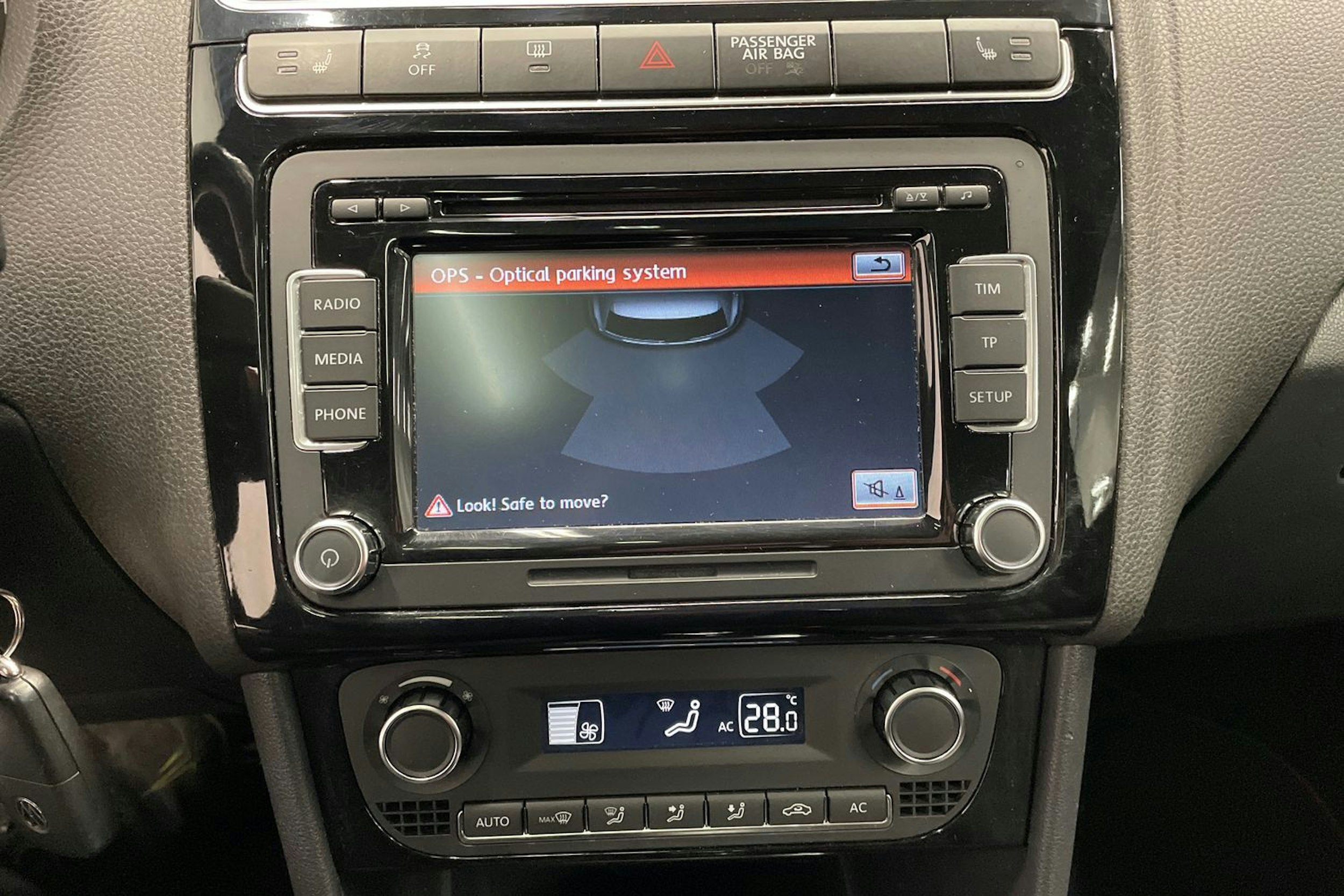 Musta Volkswagen POLO 2012 kuva 17.