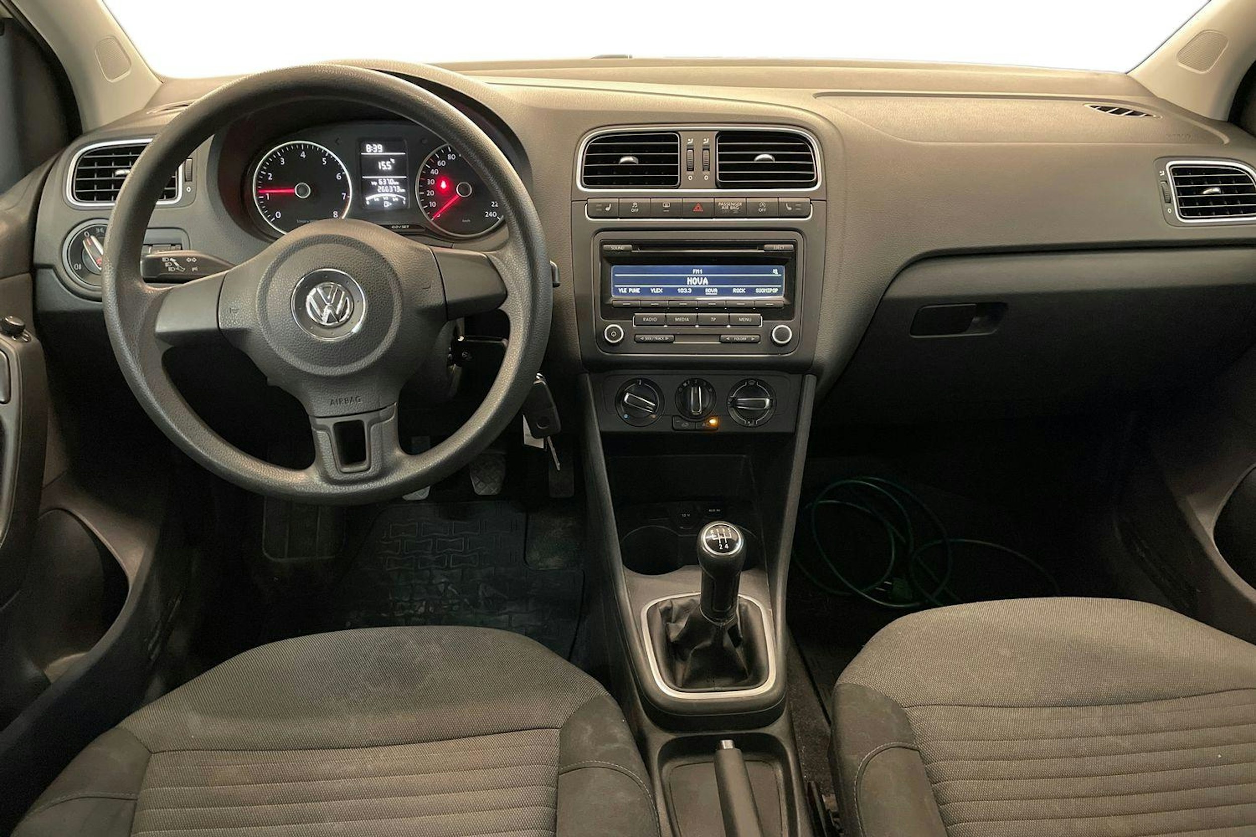 Valkoinen Volkswagen POLO 2012 kuva 9.