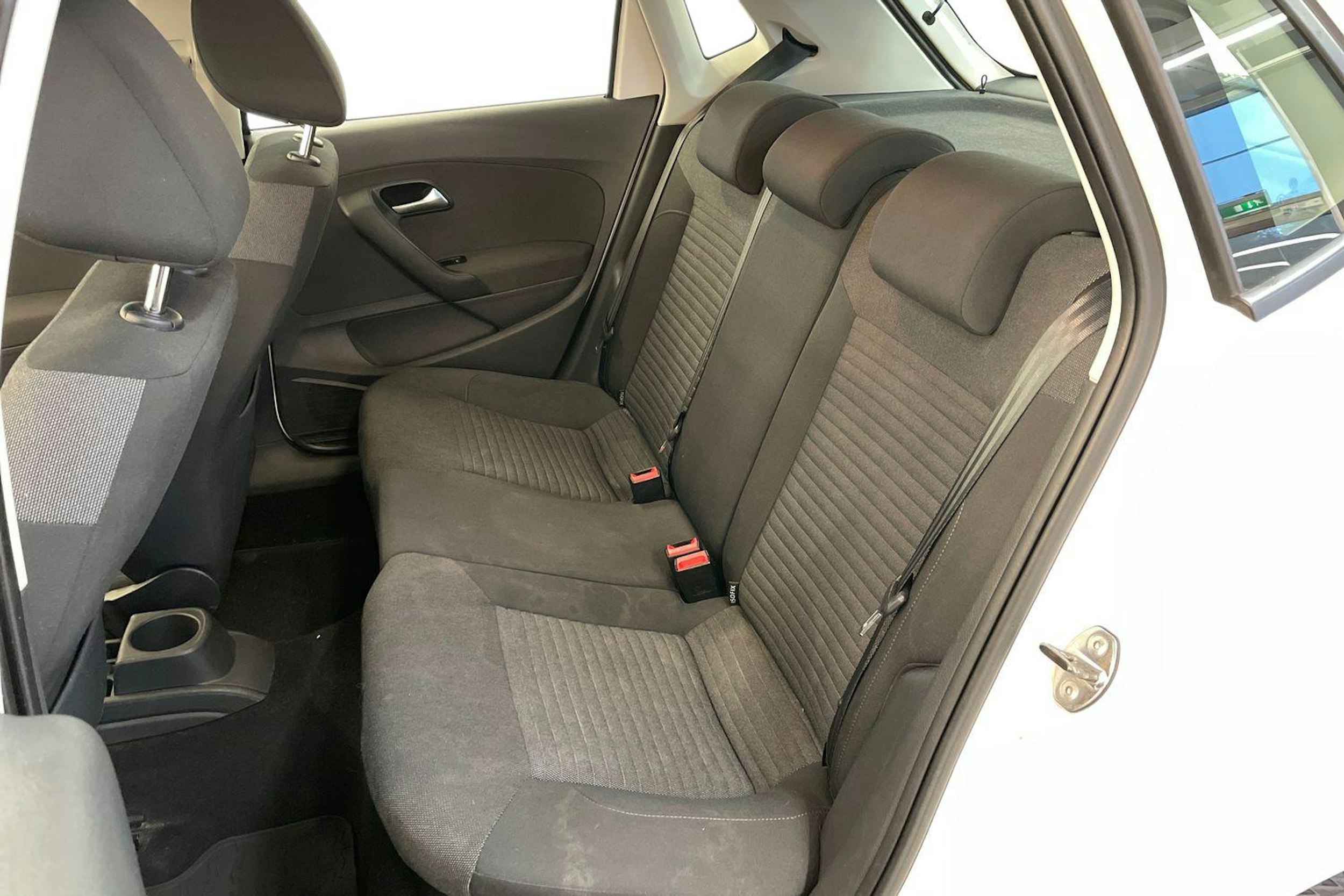 Valkoinen Volkswagen POLO 2012 kuva 10.