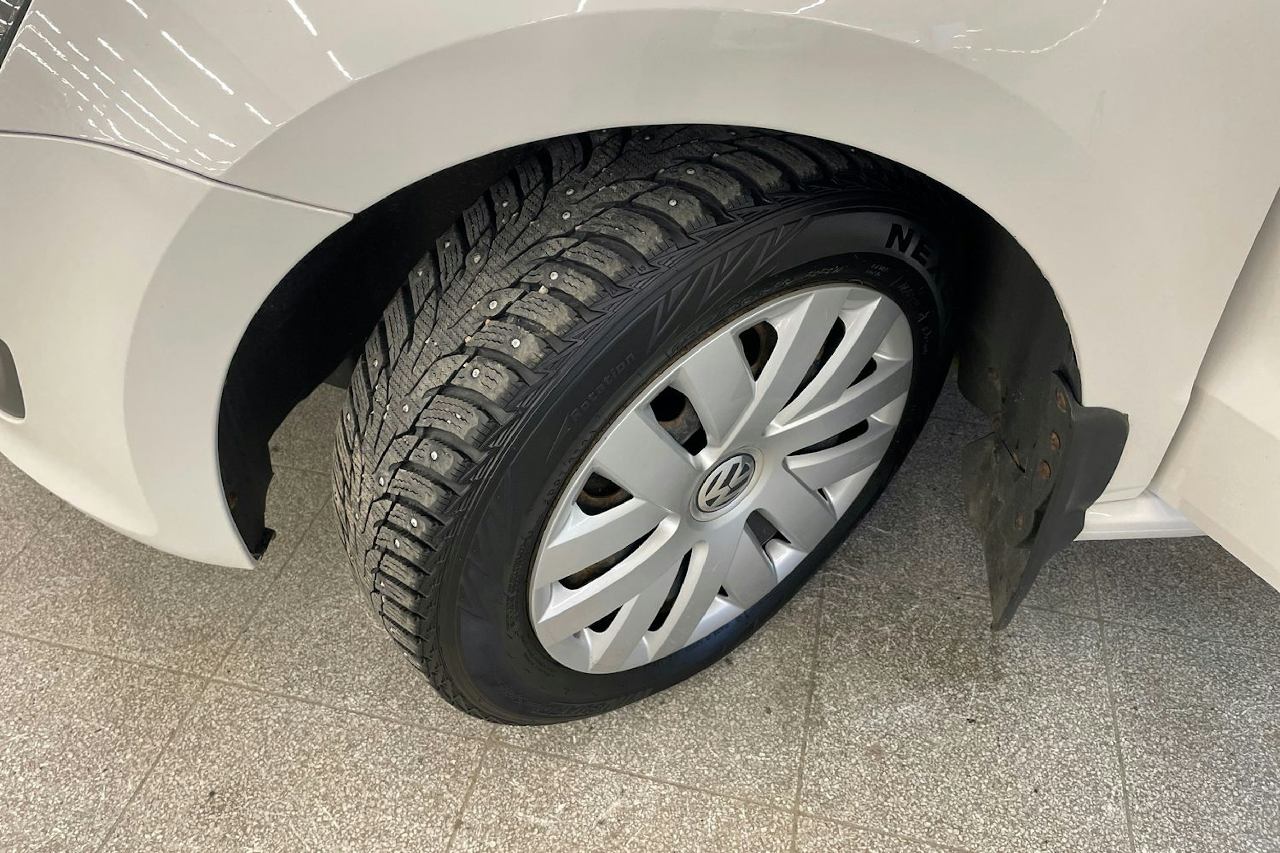 Valkoinen Volkswagen POLO 2012 kuva 13.