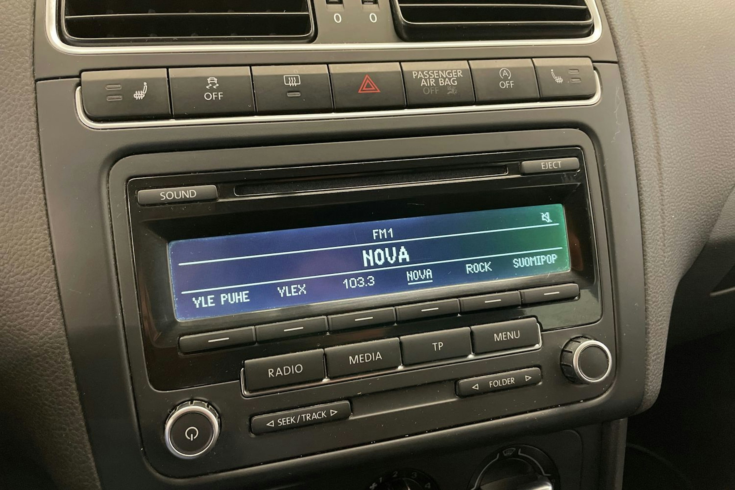 Valkoinen Volkswagen POLO 2012 kuva 15.