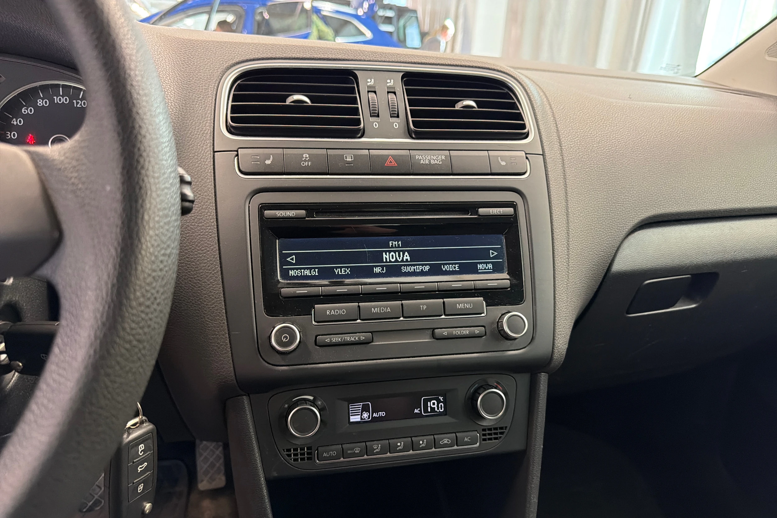 harmaa Volkswagen Polo 2012 kuva 12.
