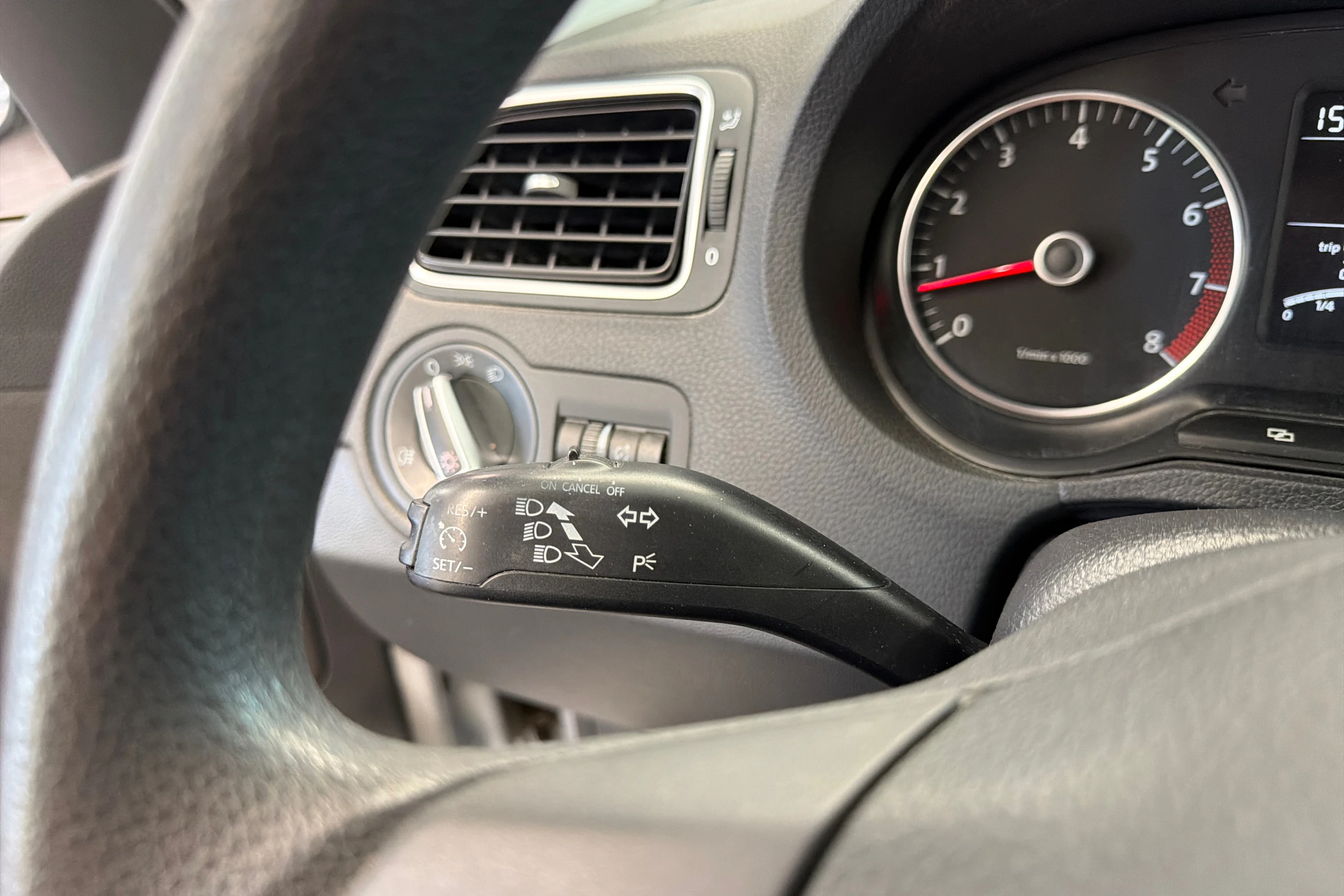 harmaa Volkswagen Polo 2012 kuva 14.