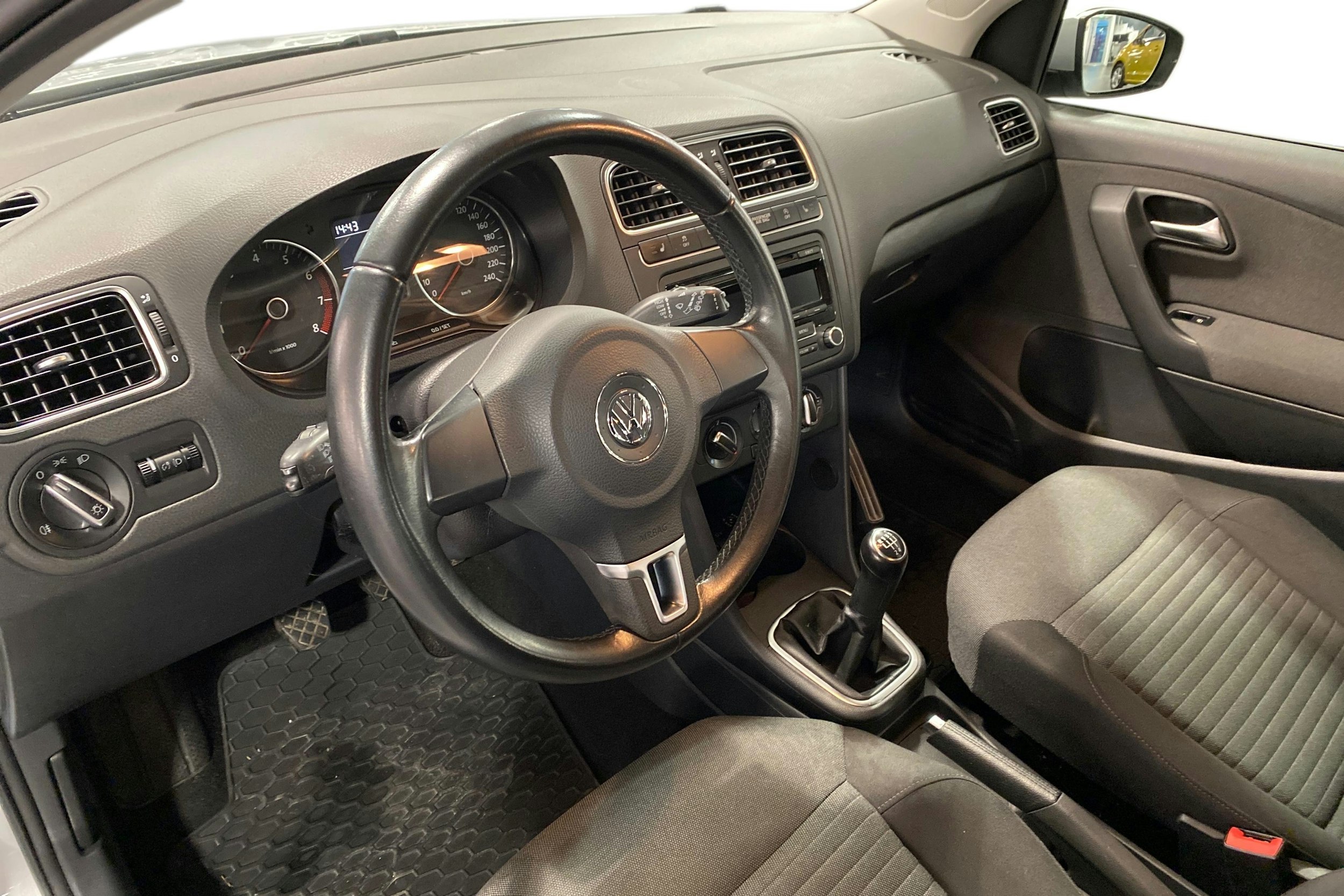 harmaa Volkswagen Polo 2012 kuva 7.
