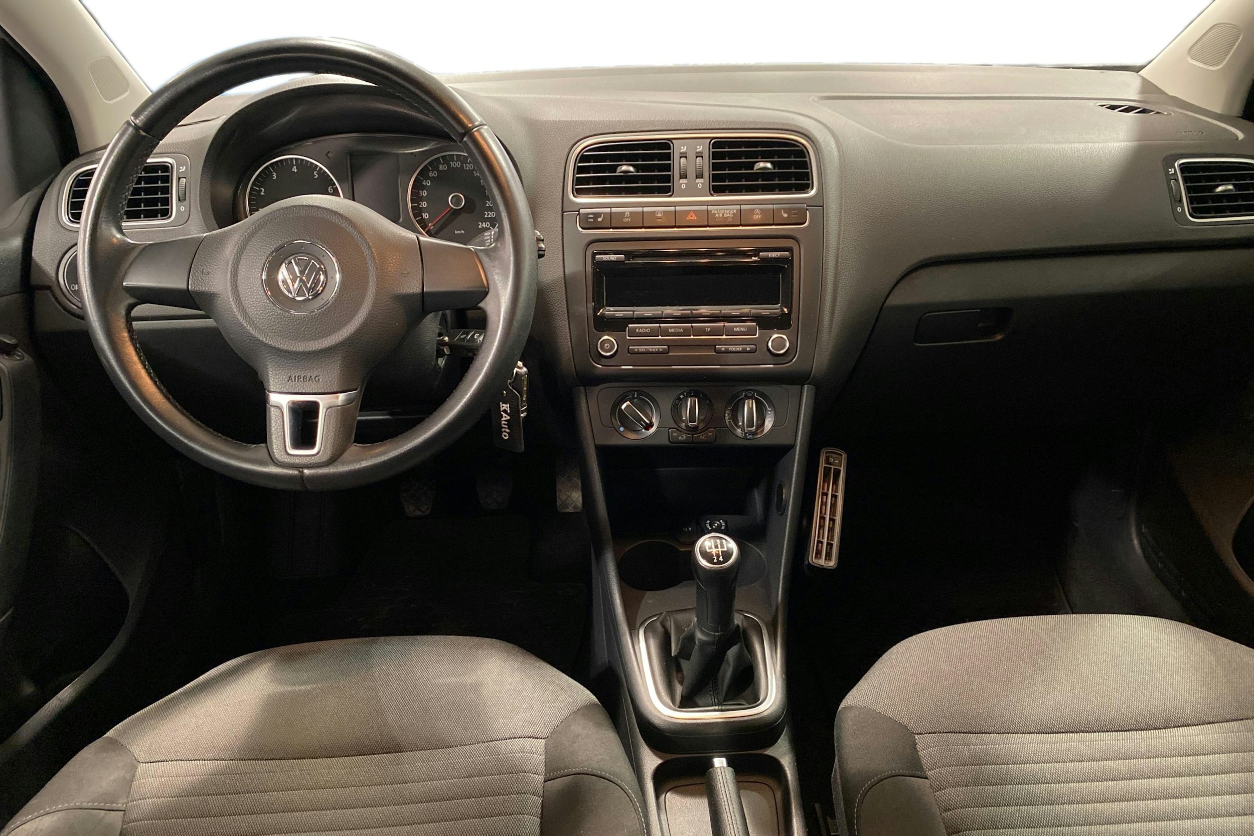 harmaa Volkswagen Polo 2012 kuva 9.