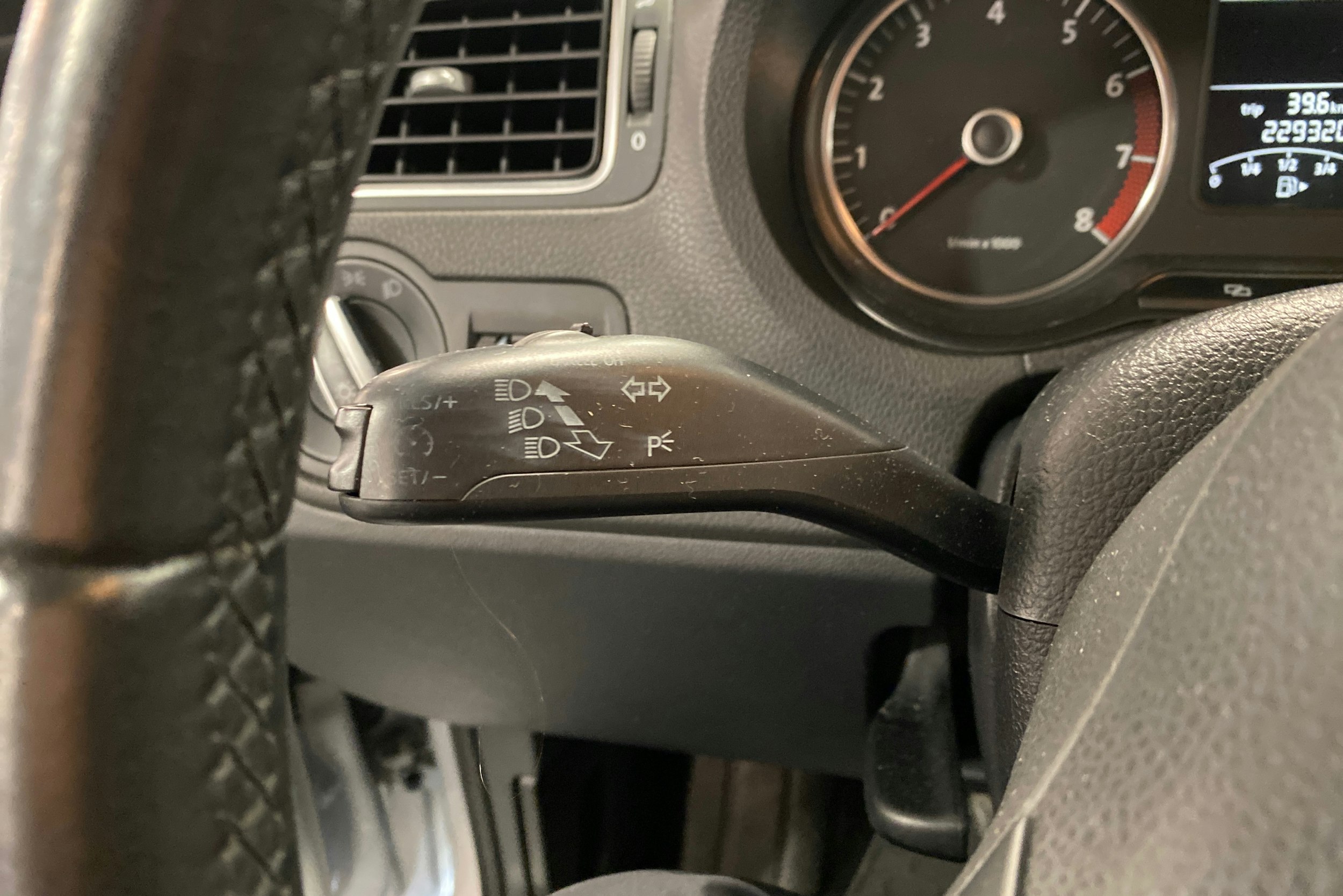 harmaa Volkswagen Polo 2012 kuva 14.