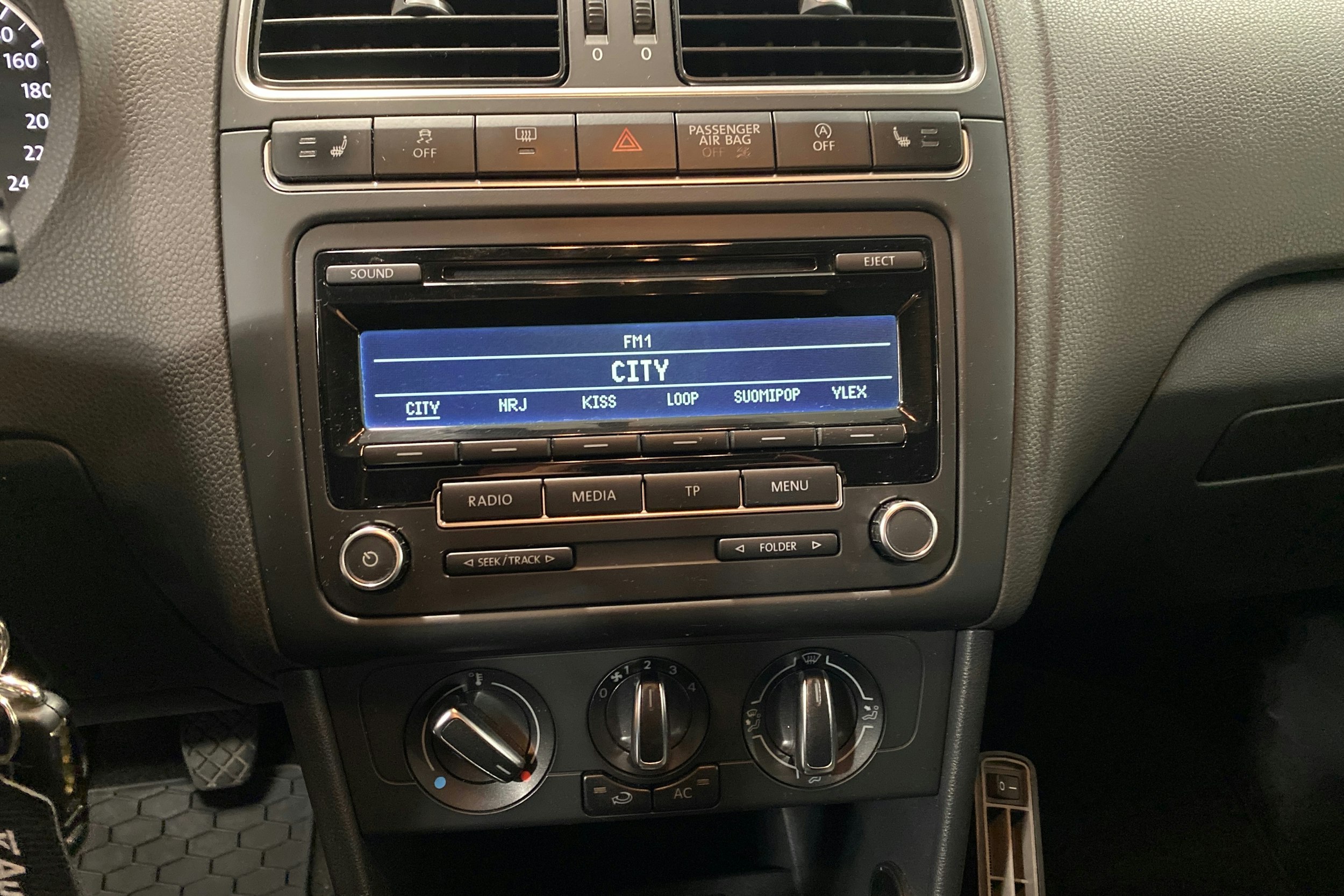 harmaa Volkswagen Polo 2012 kuva 16.