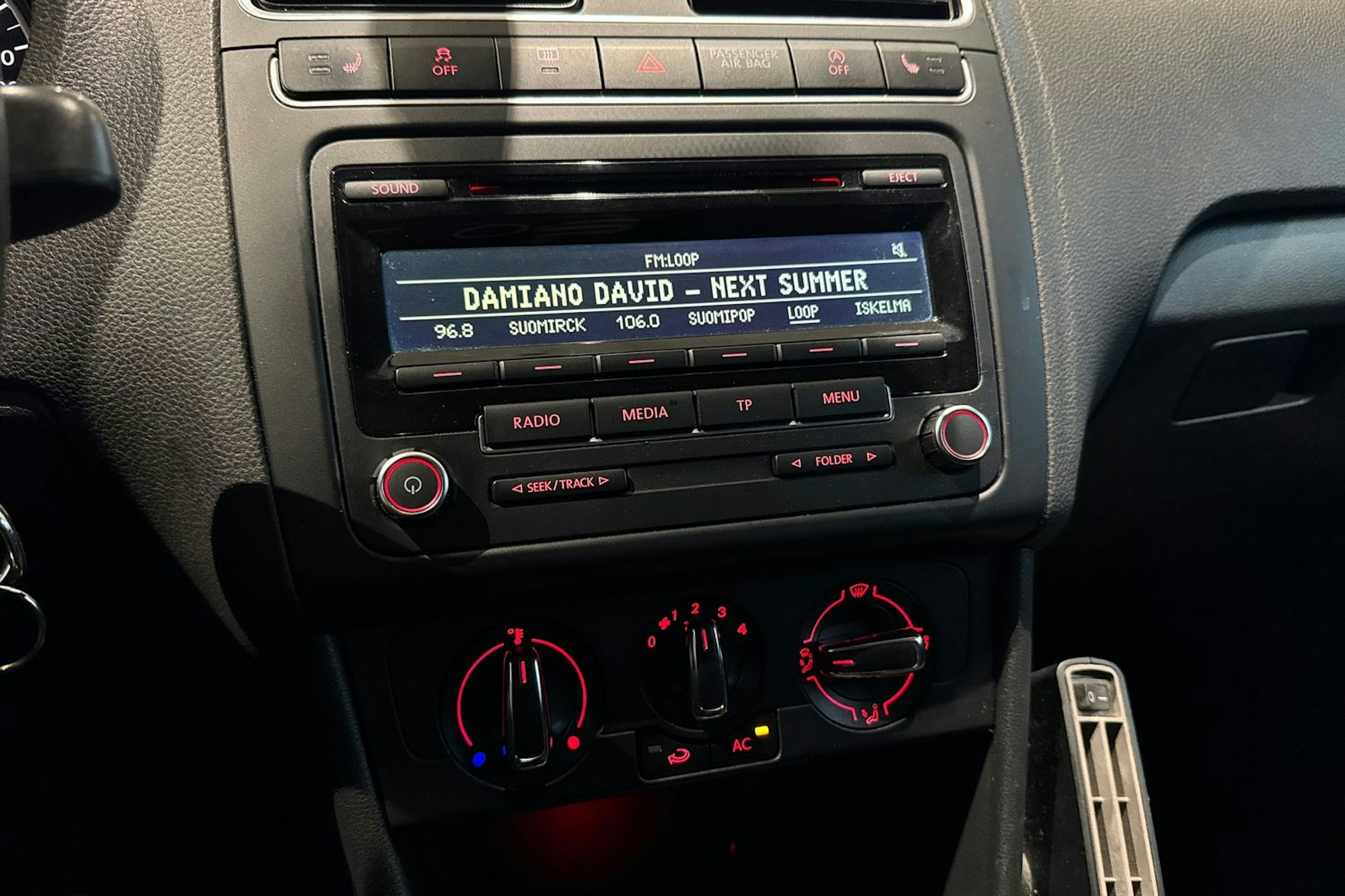 musta Volkswagen Polo 2012 kuva 18.