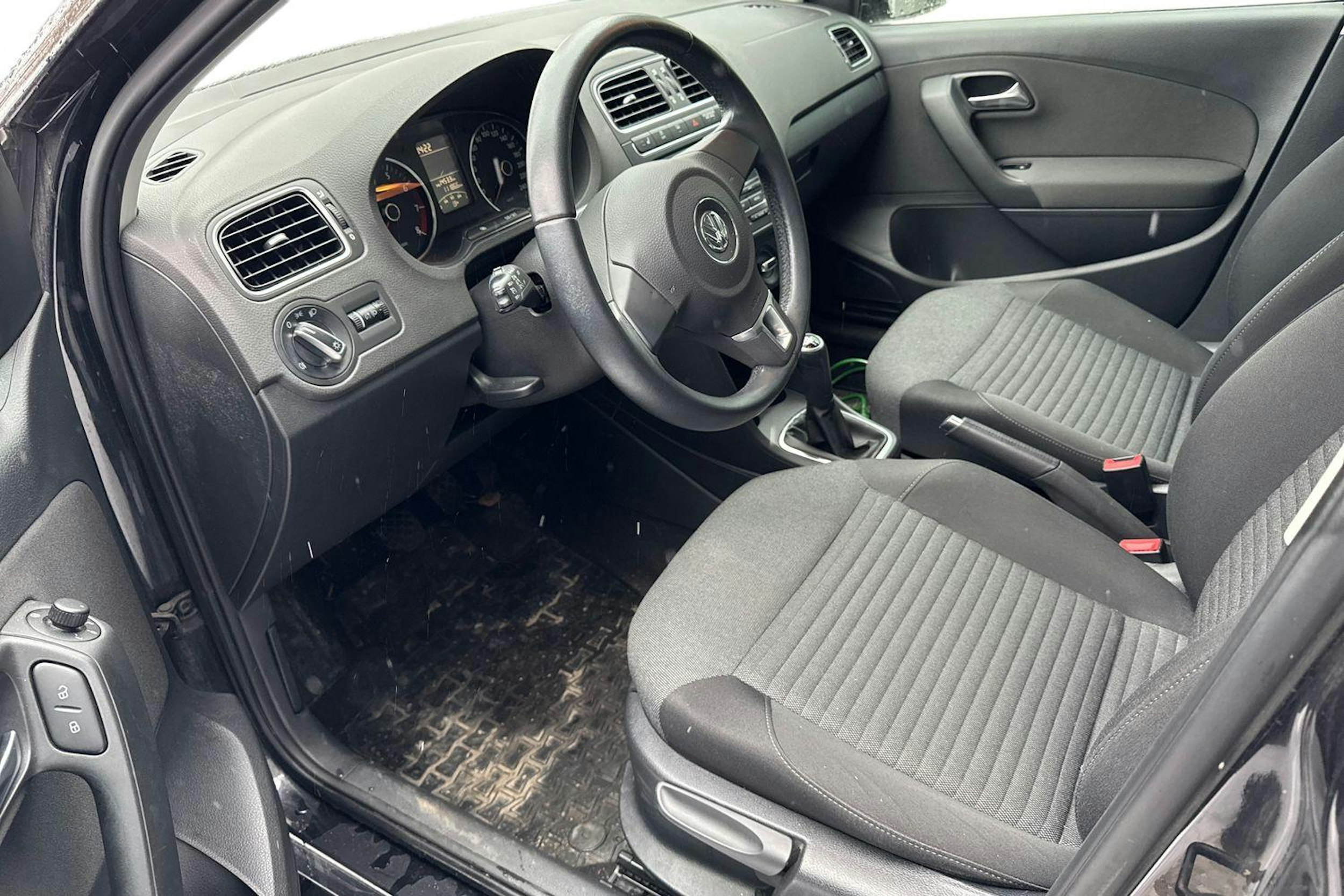 musta Volkswagen Polo 2012 kuva 3.