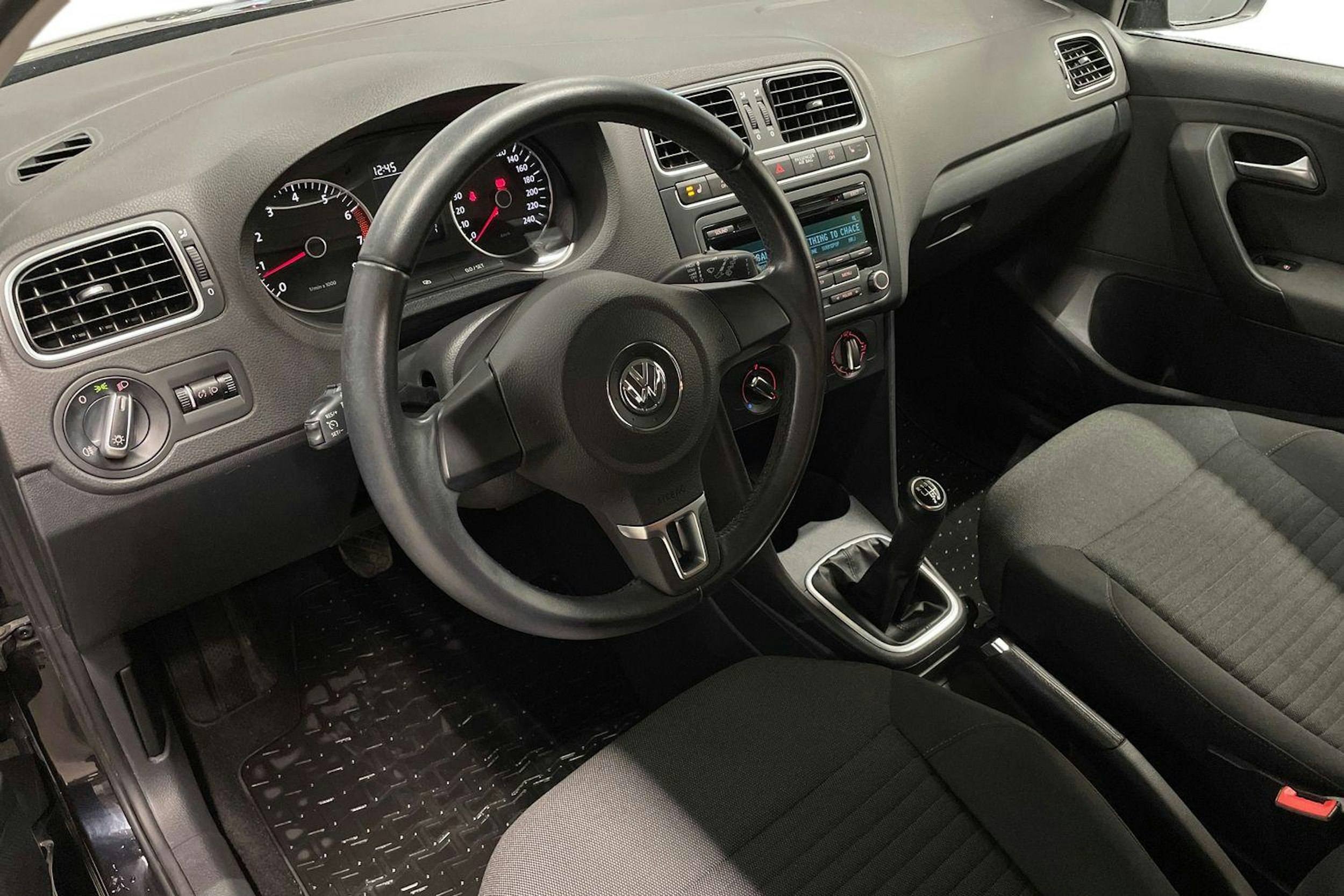 musta Volkswagen Polo 2012 kuva 7.